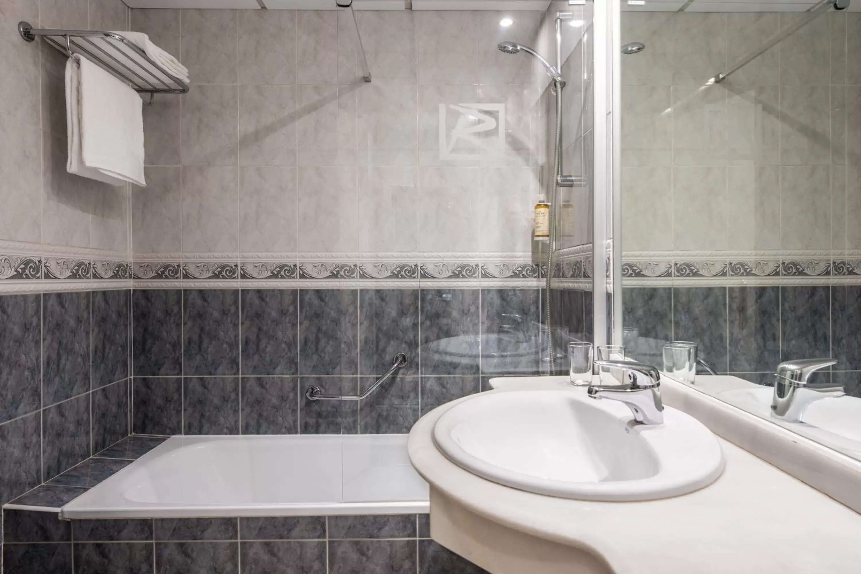 Bathroom in Hotel Rio Badajoz