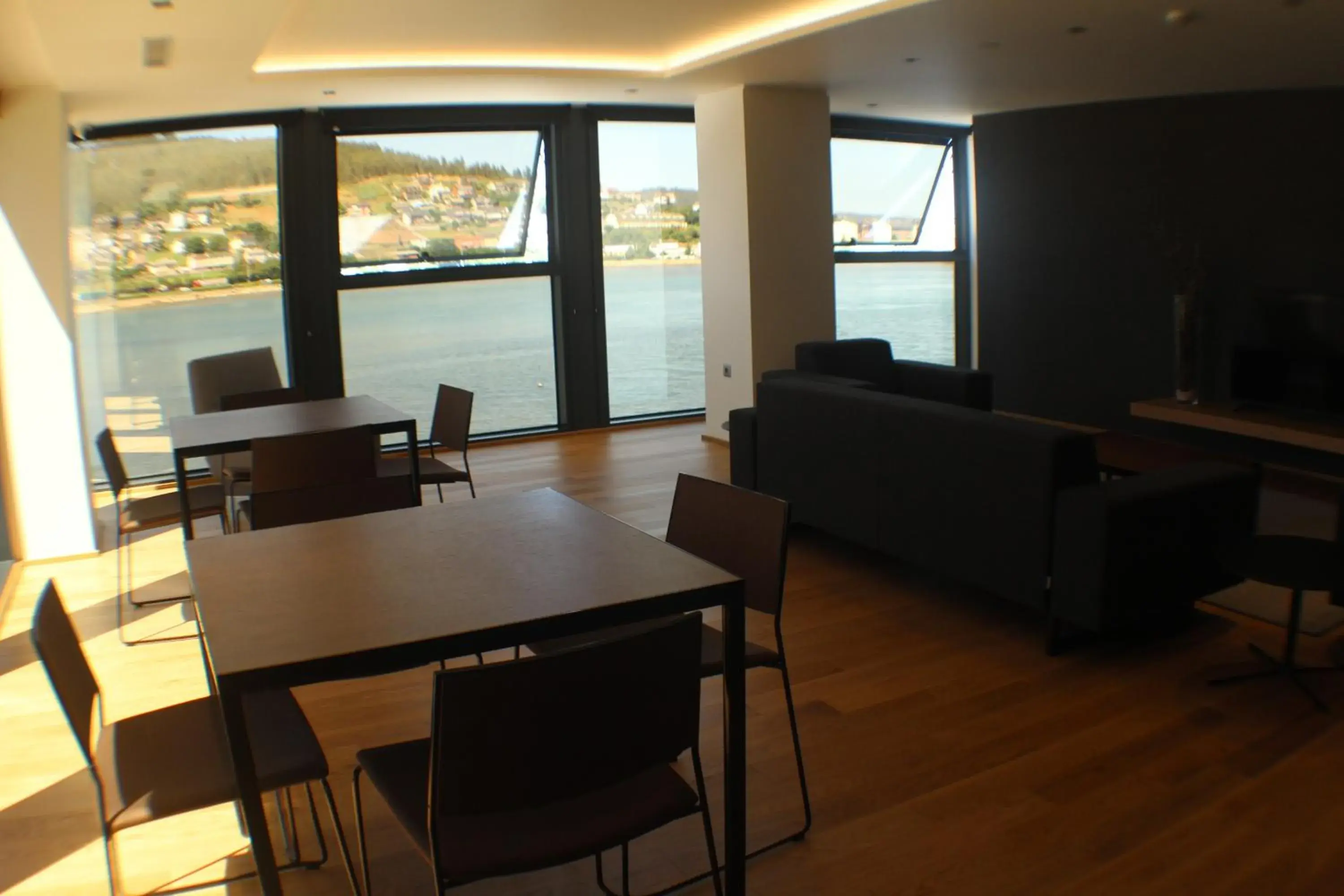 Communal lounge/ TV room in Viveiro Urban Hotel