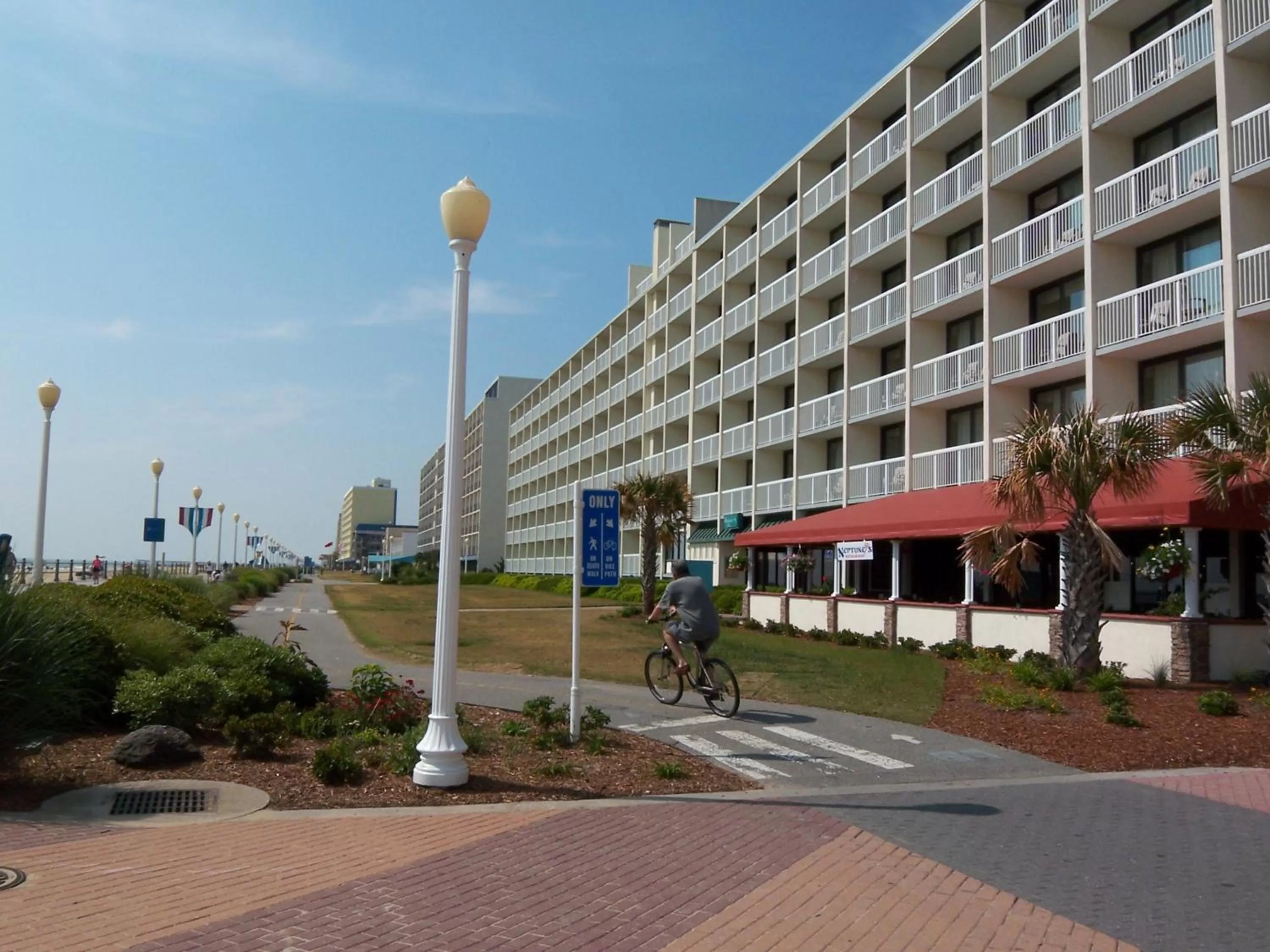 Facade/entrance in The Oceanfront Inn - Virginia Beach