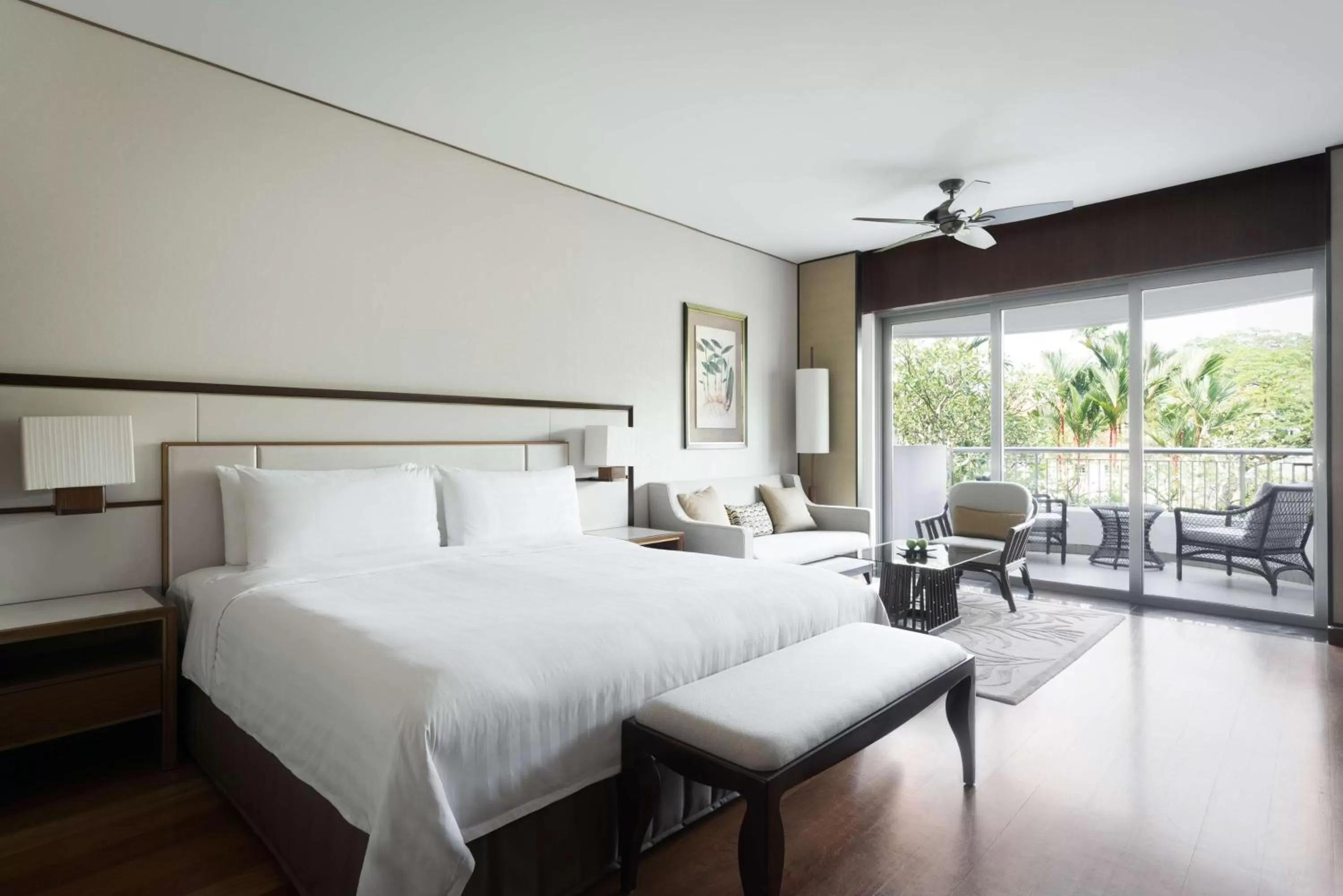 Photo of the whole room, Bed in Shangri-La Singapore