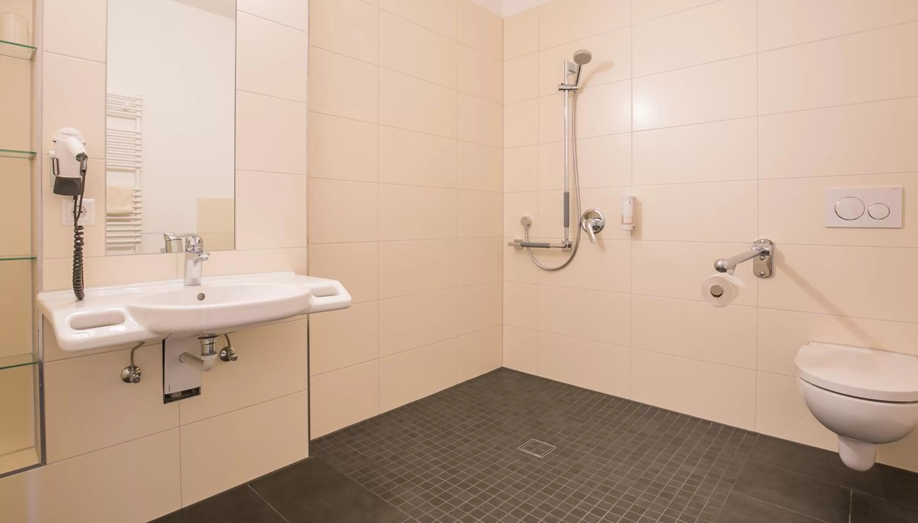 Shower in Hotel Johnsburg