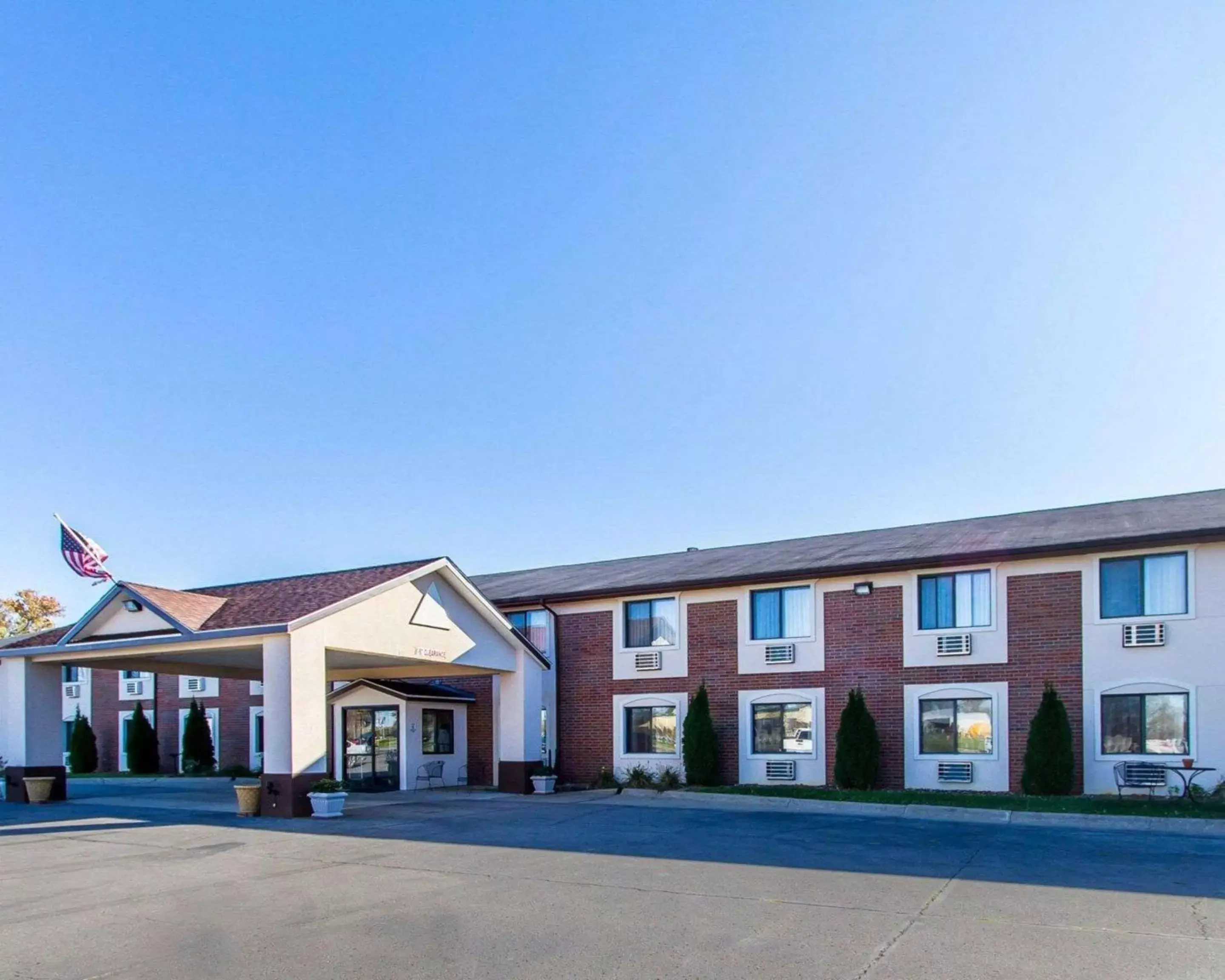 Property Building in Quality Inn & Suites Ottumwa