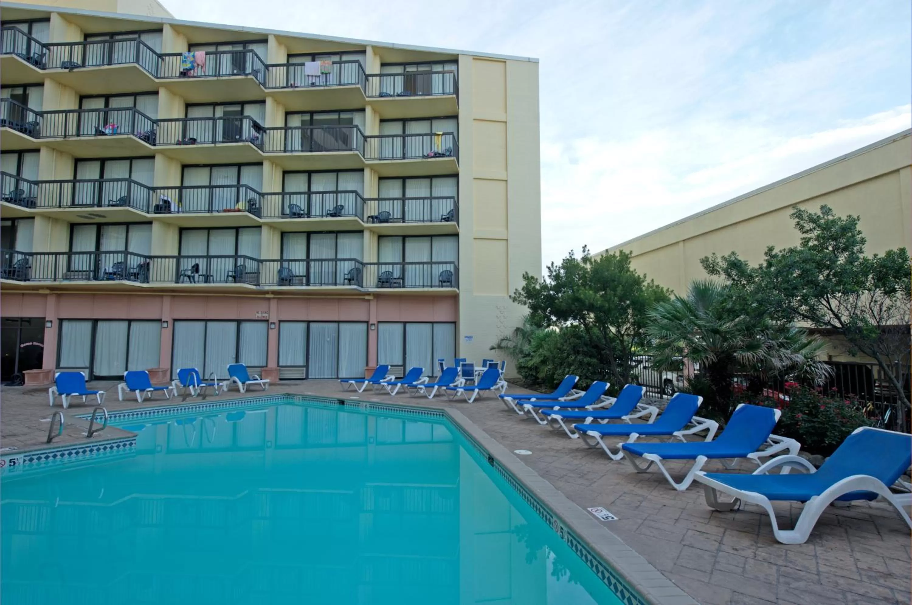 Swimming pool in Wyndham Virginia Beach Oceanfront