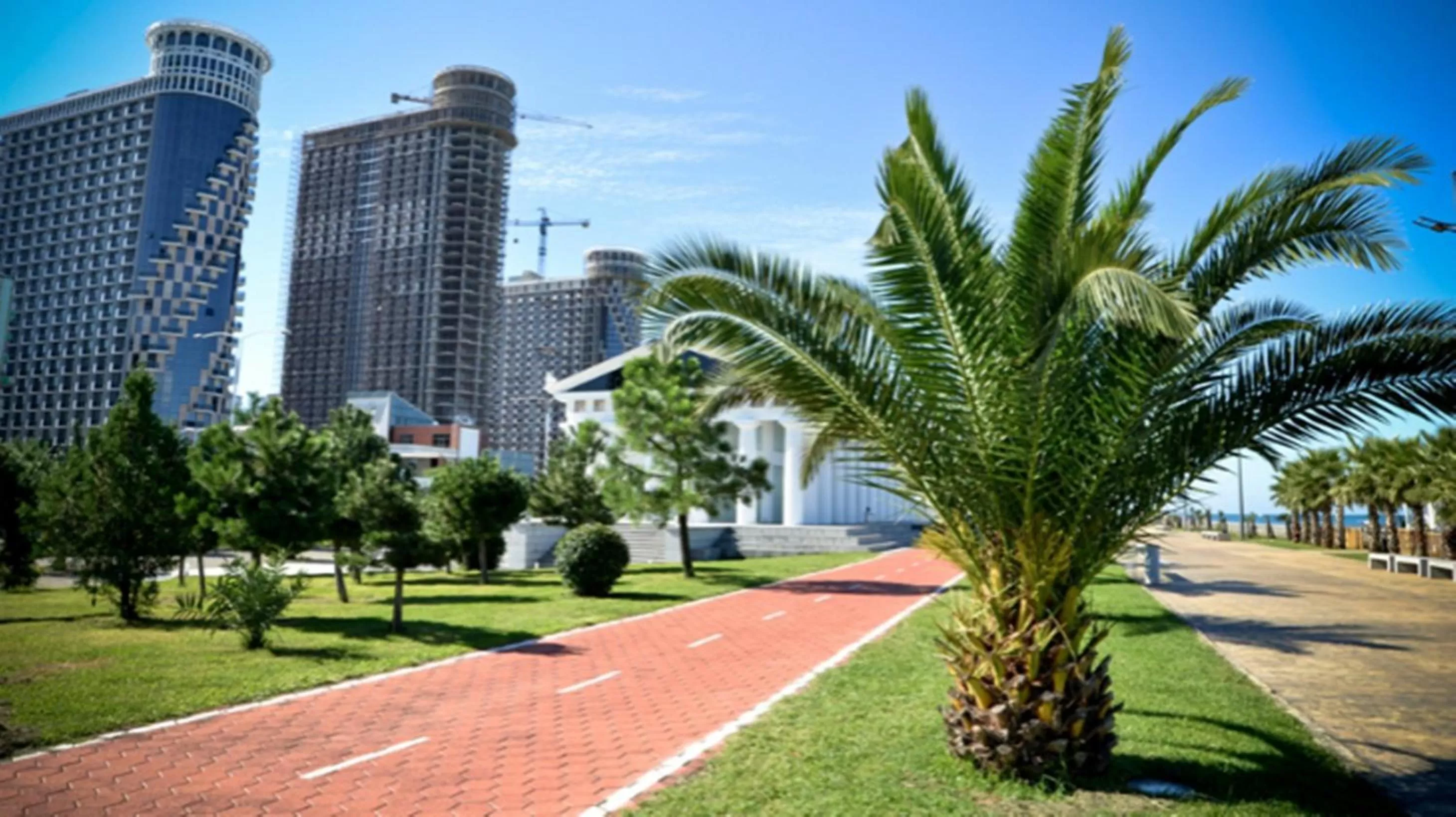 Hiking in Rock Hotel First Line