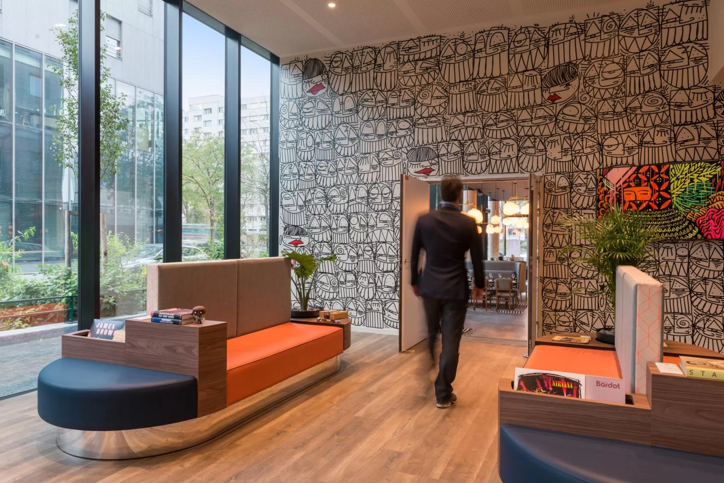 Lobby or reception in The Originals Boutique, Hôtel Maison Montmartre Paris Les Puces