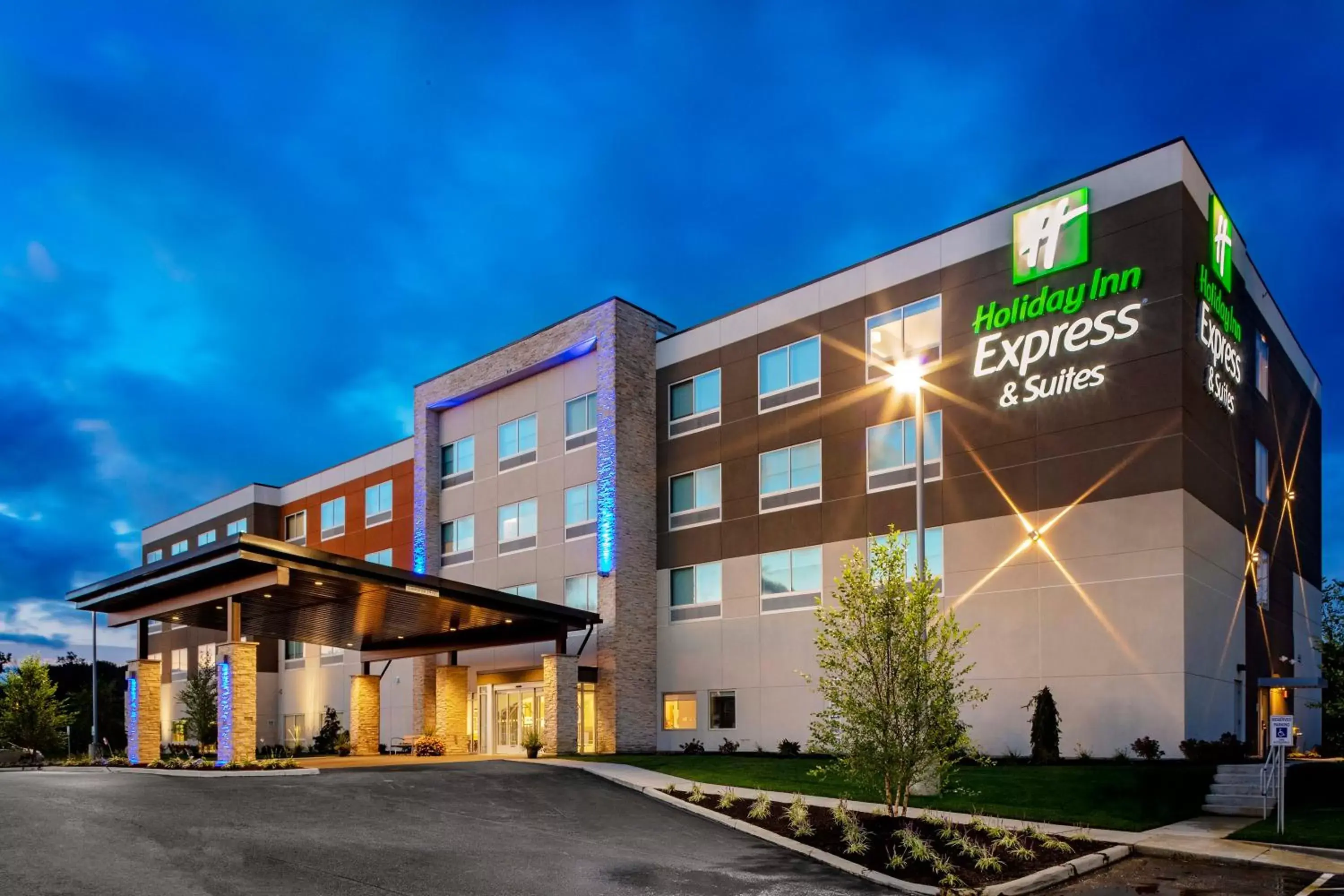 Property Building in Holiday Inn Express & Suites - Madison, an IHG Hotel