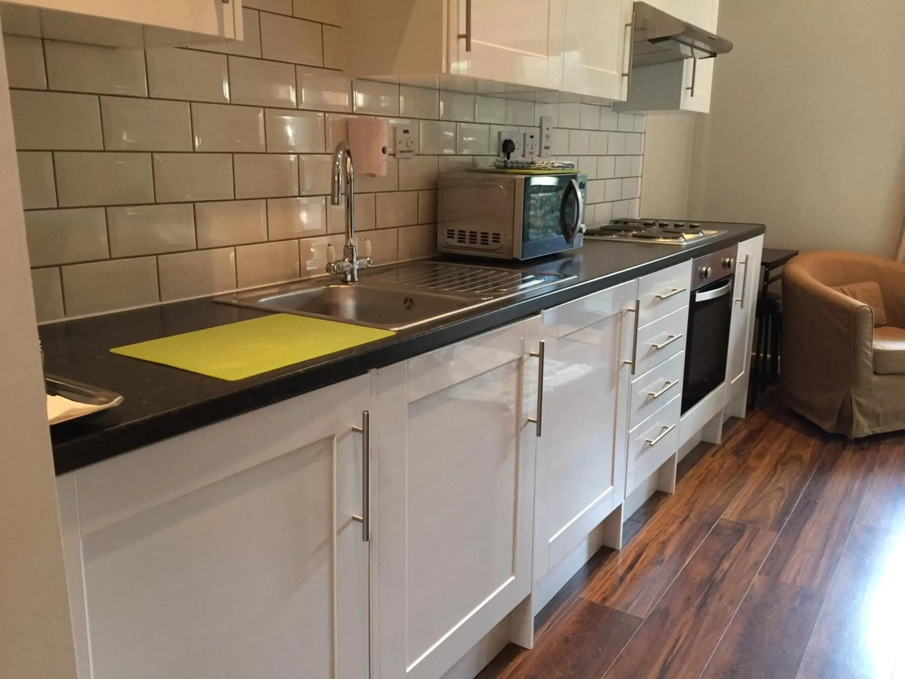 Area and facilities, Kitchen/Kitchenette in Lyall Apartment Hotel
