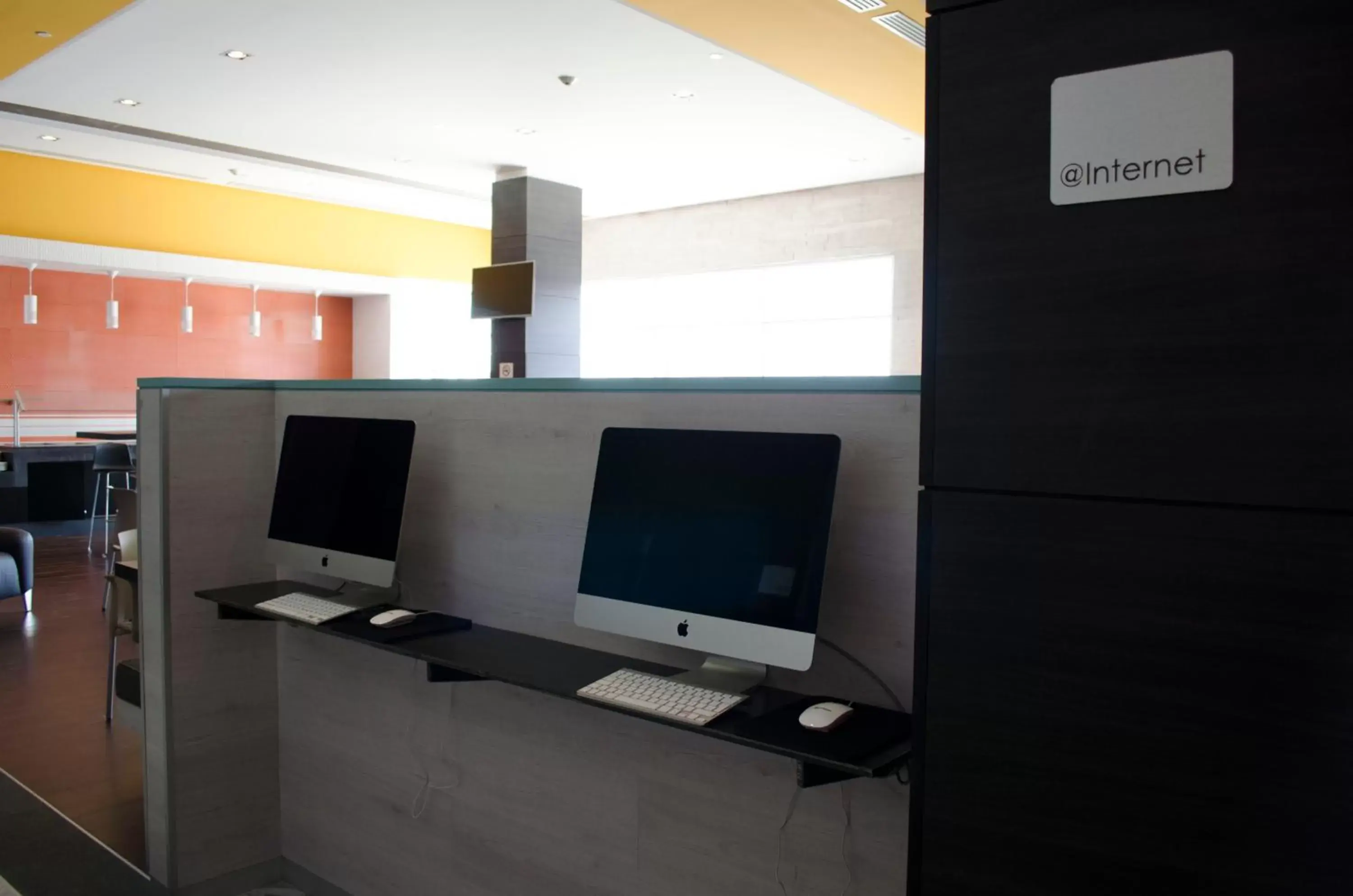 Business facilities, TV/Entertainment Center in Casa Inn Galerias Celaya