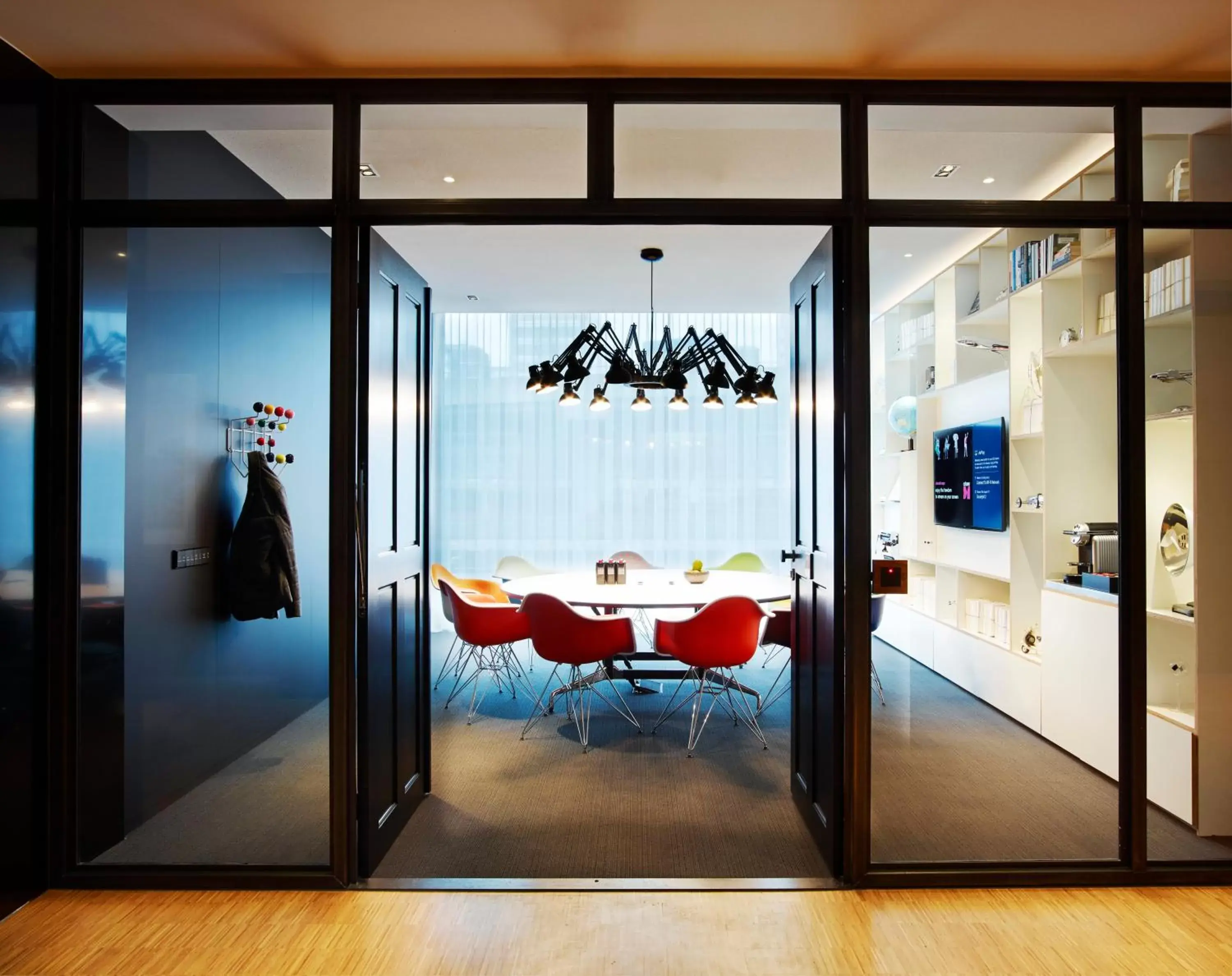 Meeting/conference room in citizenM Schiphol Airport