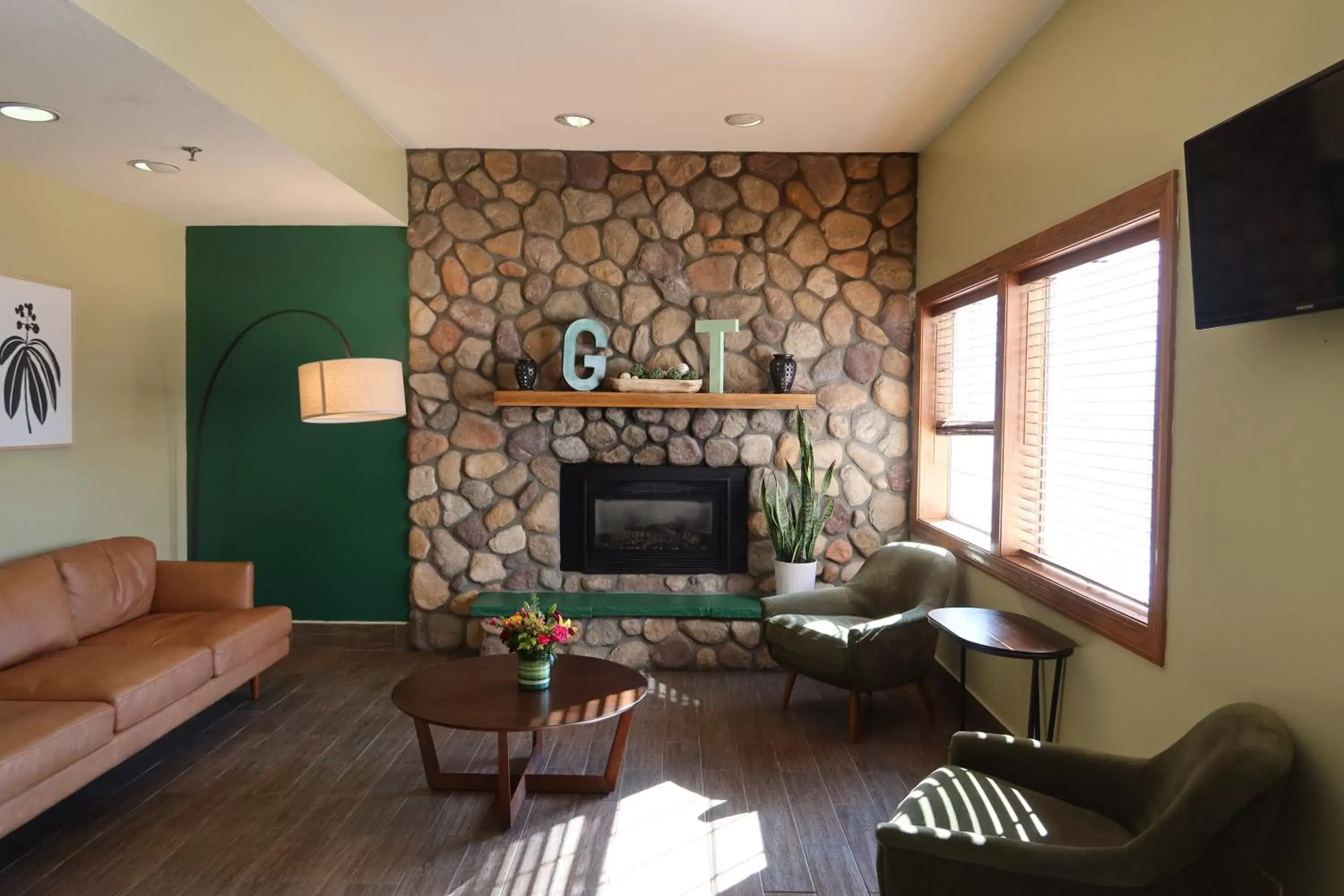 Seating Area in GreenTree Suites Eagle / Vail Valley