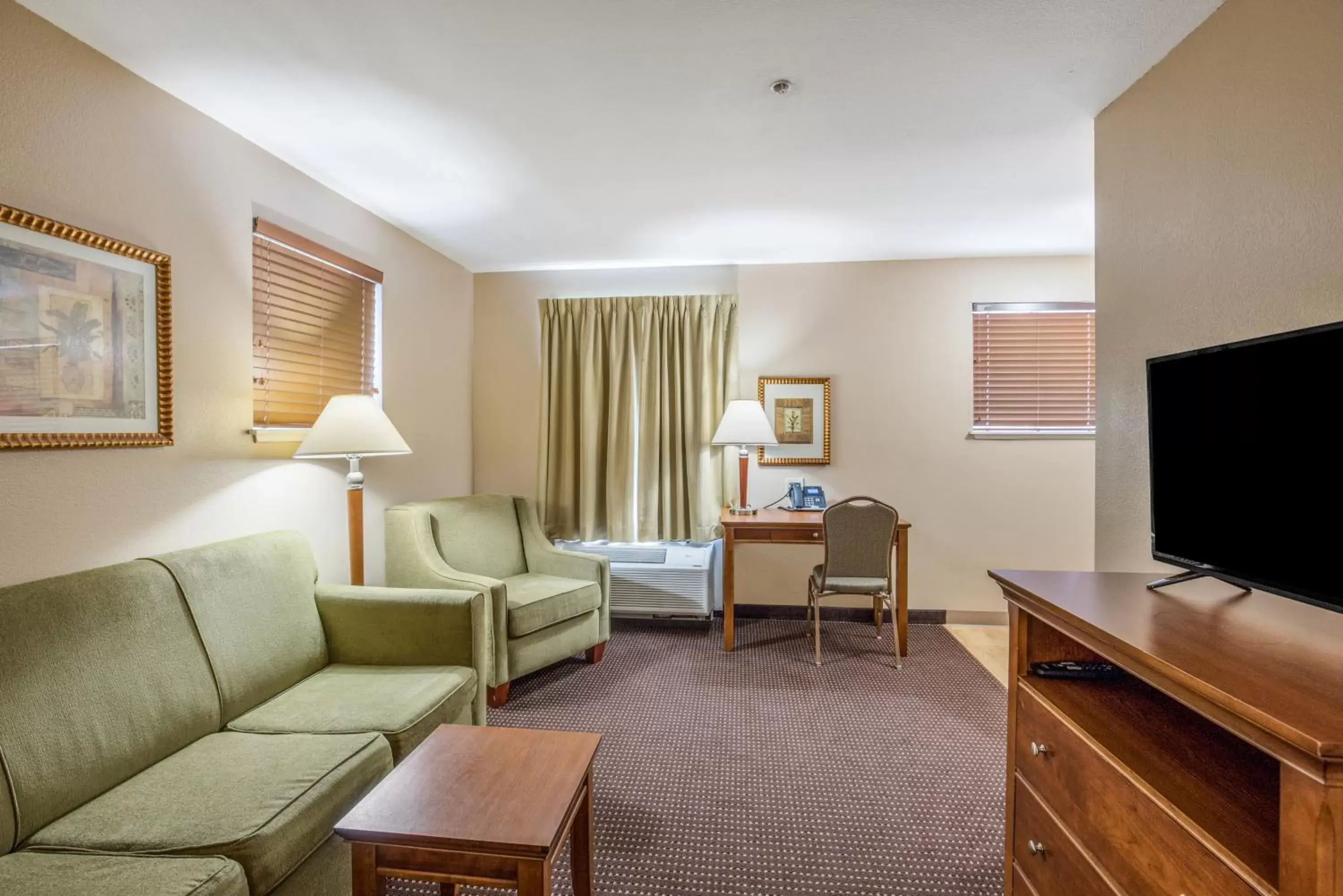 Living room, Seating Area in MainStay Suites Port Saint Joe