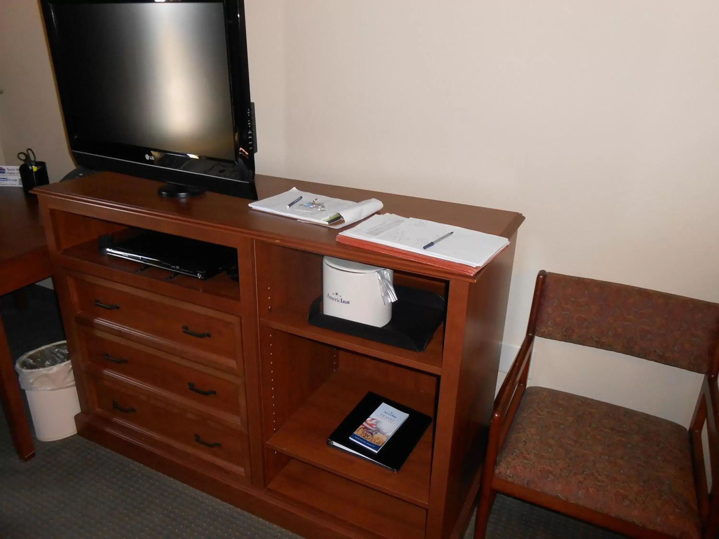 TV and multimedia, TV/Entertainment Center in AmericInn by Wyndham McAlester