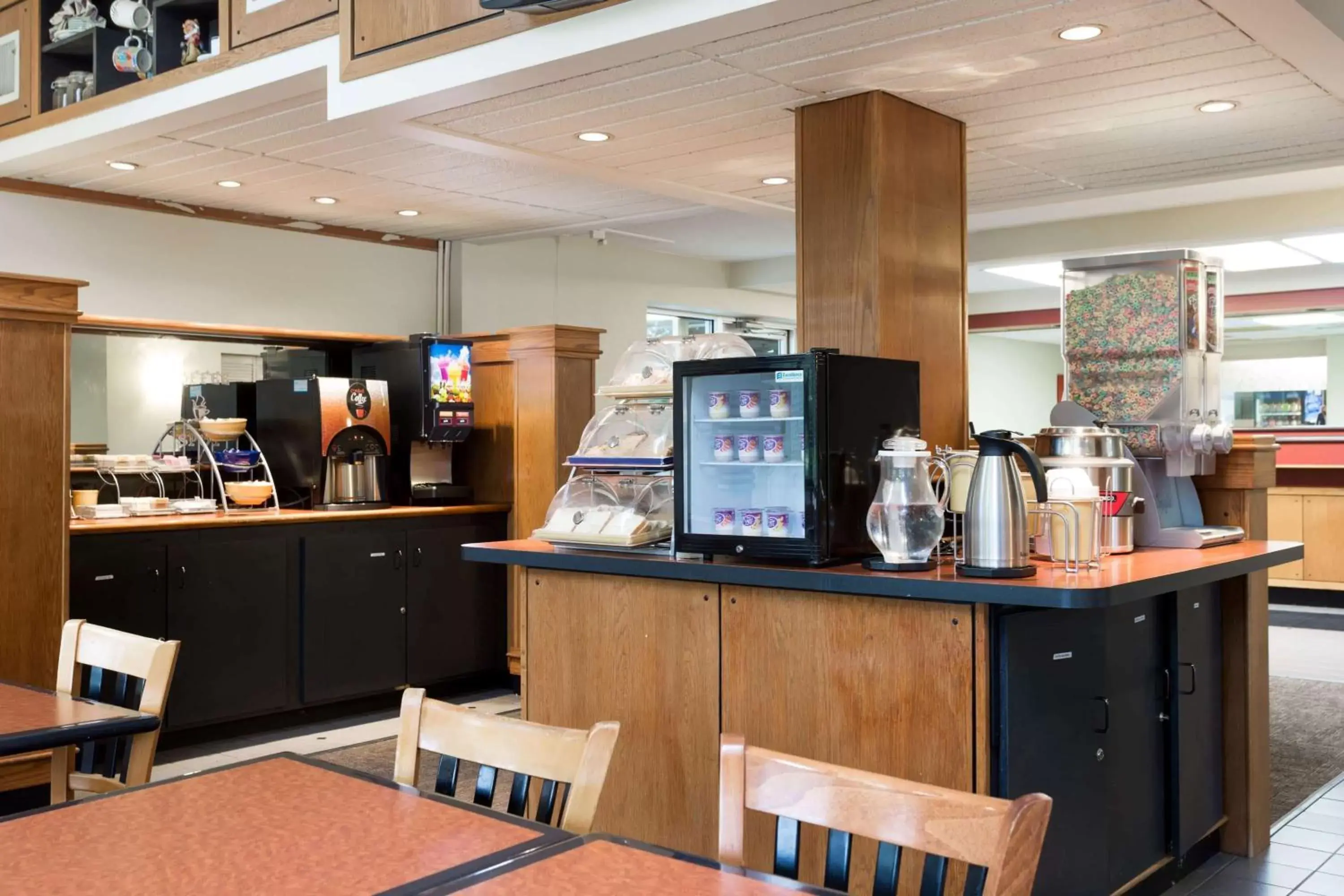 Restaurant/places to eat in Days Inn by Wyndham Harrisburg North