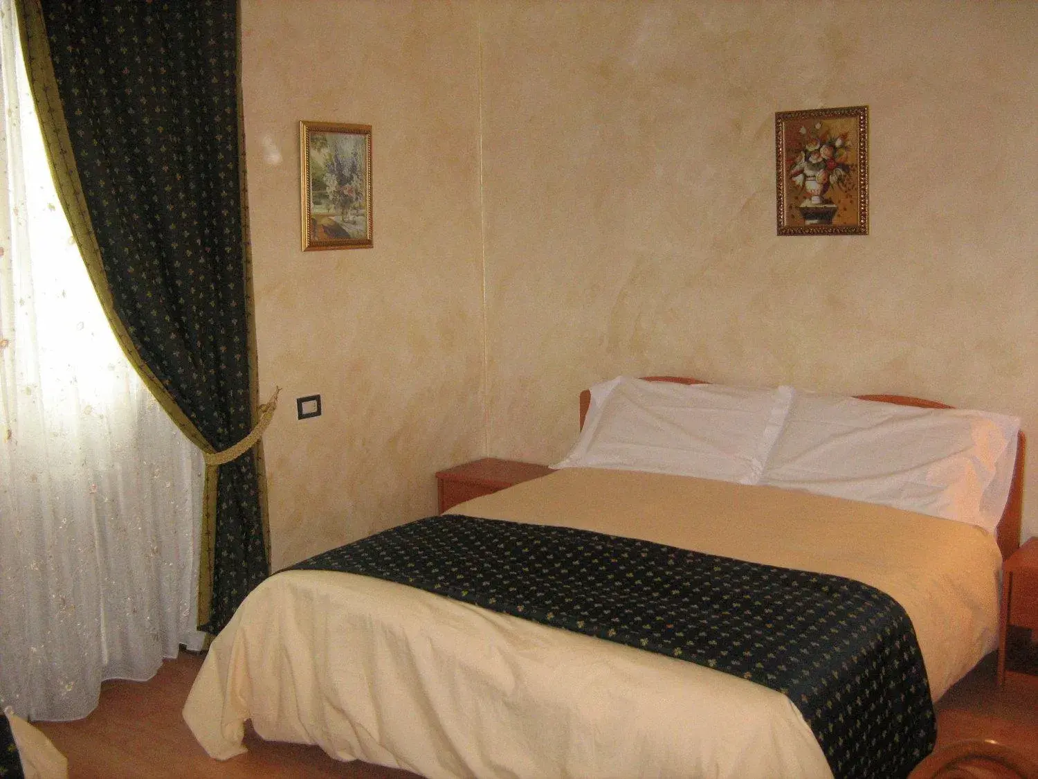 Photo of the whole room, Bed in Hotel San Marino