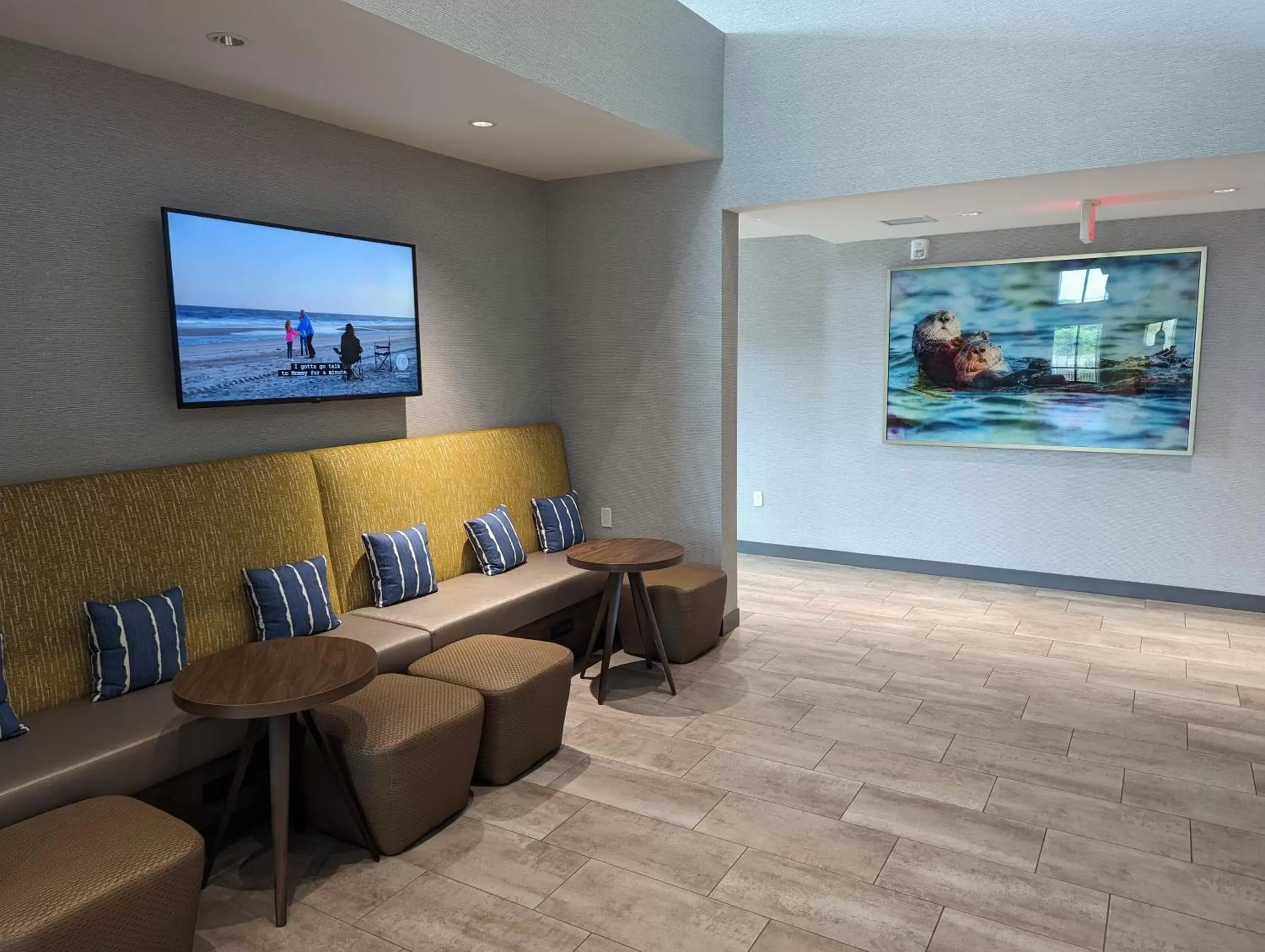 Breakfast, Seating Area in Hampton Inn Morro Bay