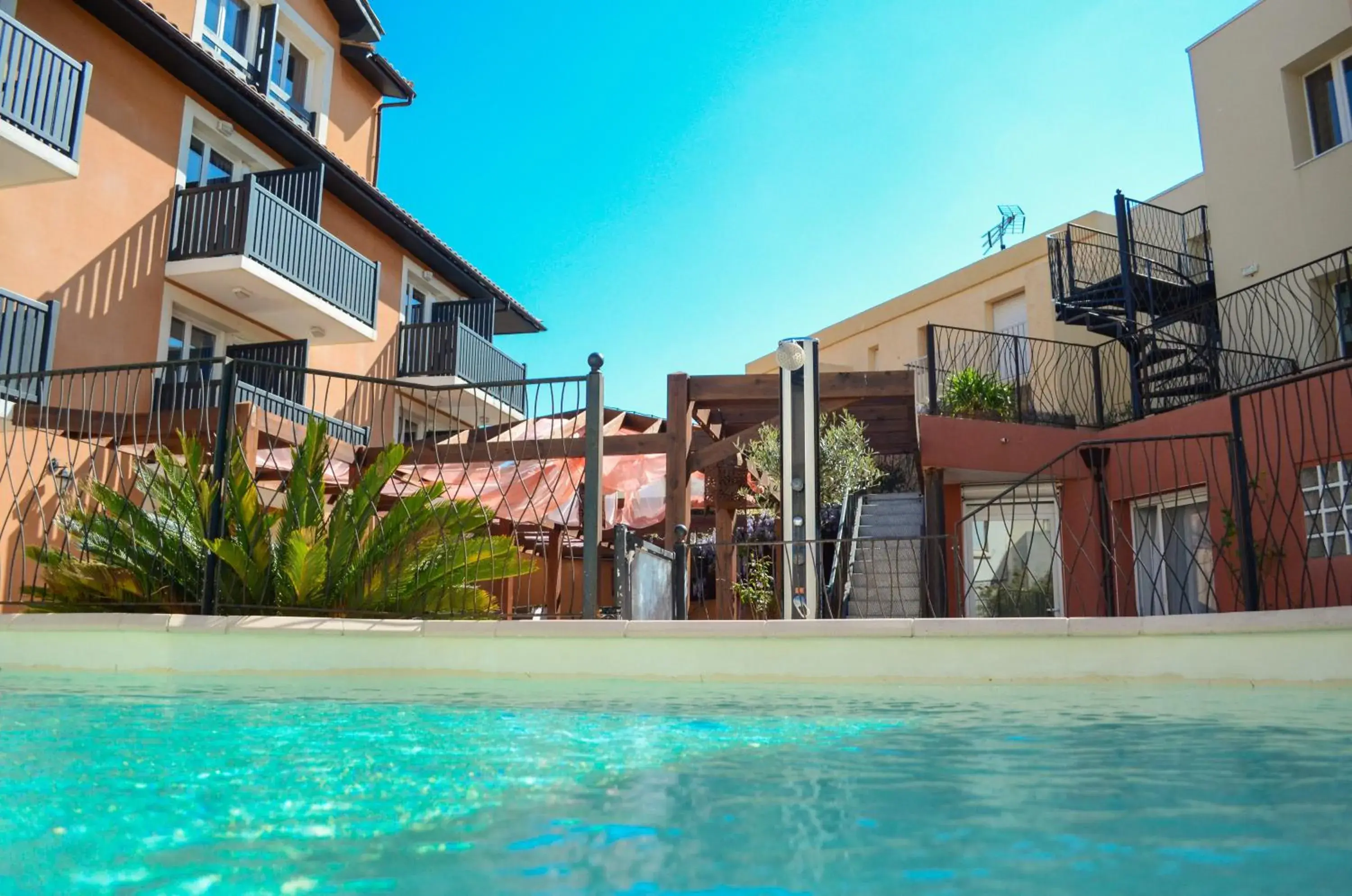 Facade/entrance, Swimming Pool in Logis Hotel De La Clape
