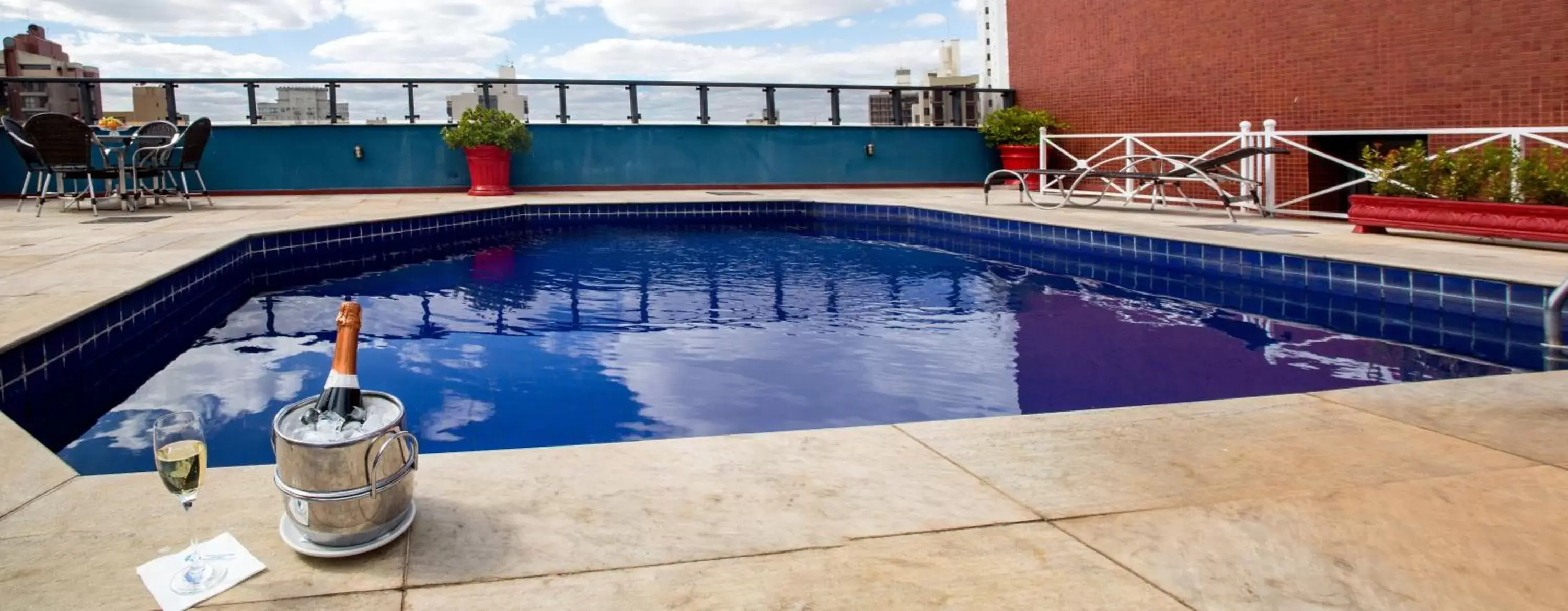 Swimming Pool in Dan Inn Campinas Cambuí - Um Hotel Clássico Em Campinas