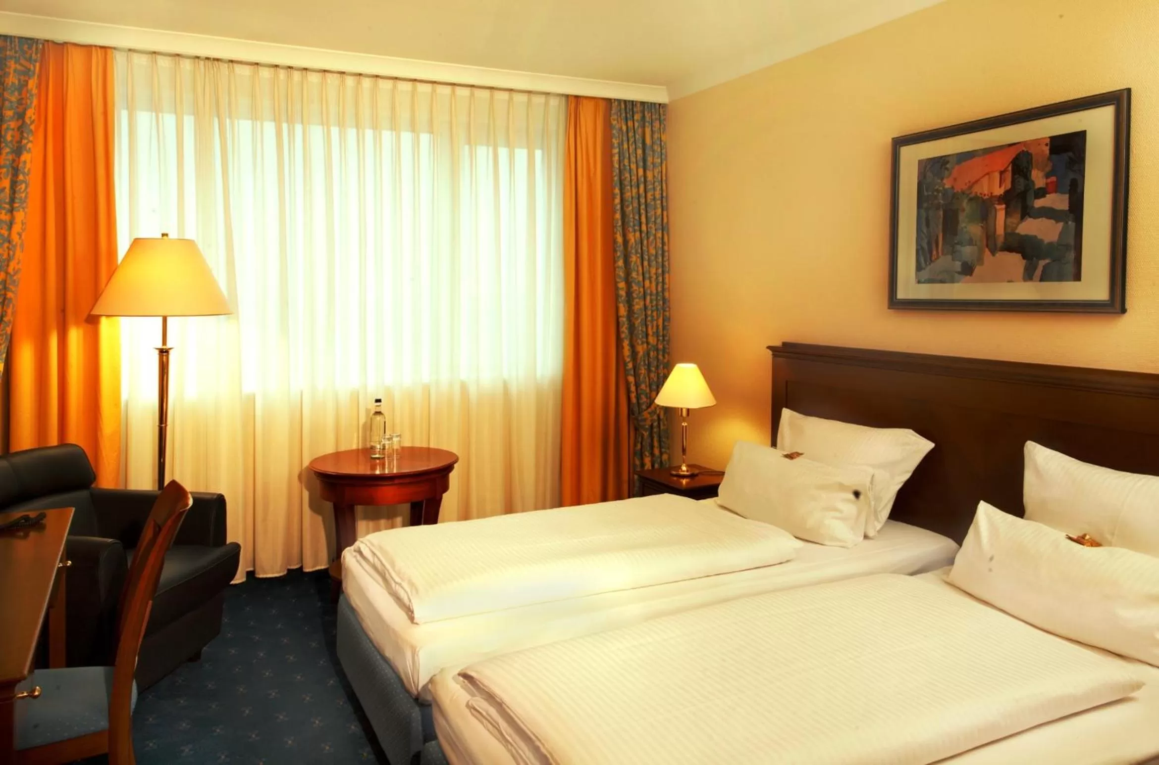 Photo of the whole room, Bed in H4 Hotel Kassel City, Trademark Collection by Wyndham