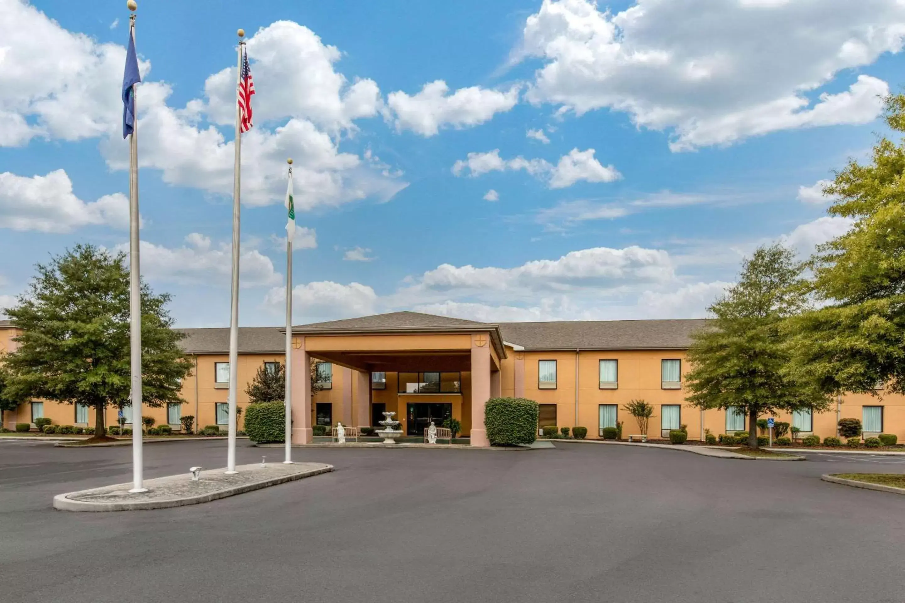 Property Building in Quality Inn & Suites Benton - Draffenville
