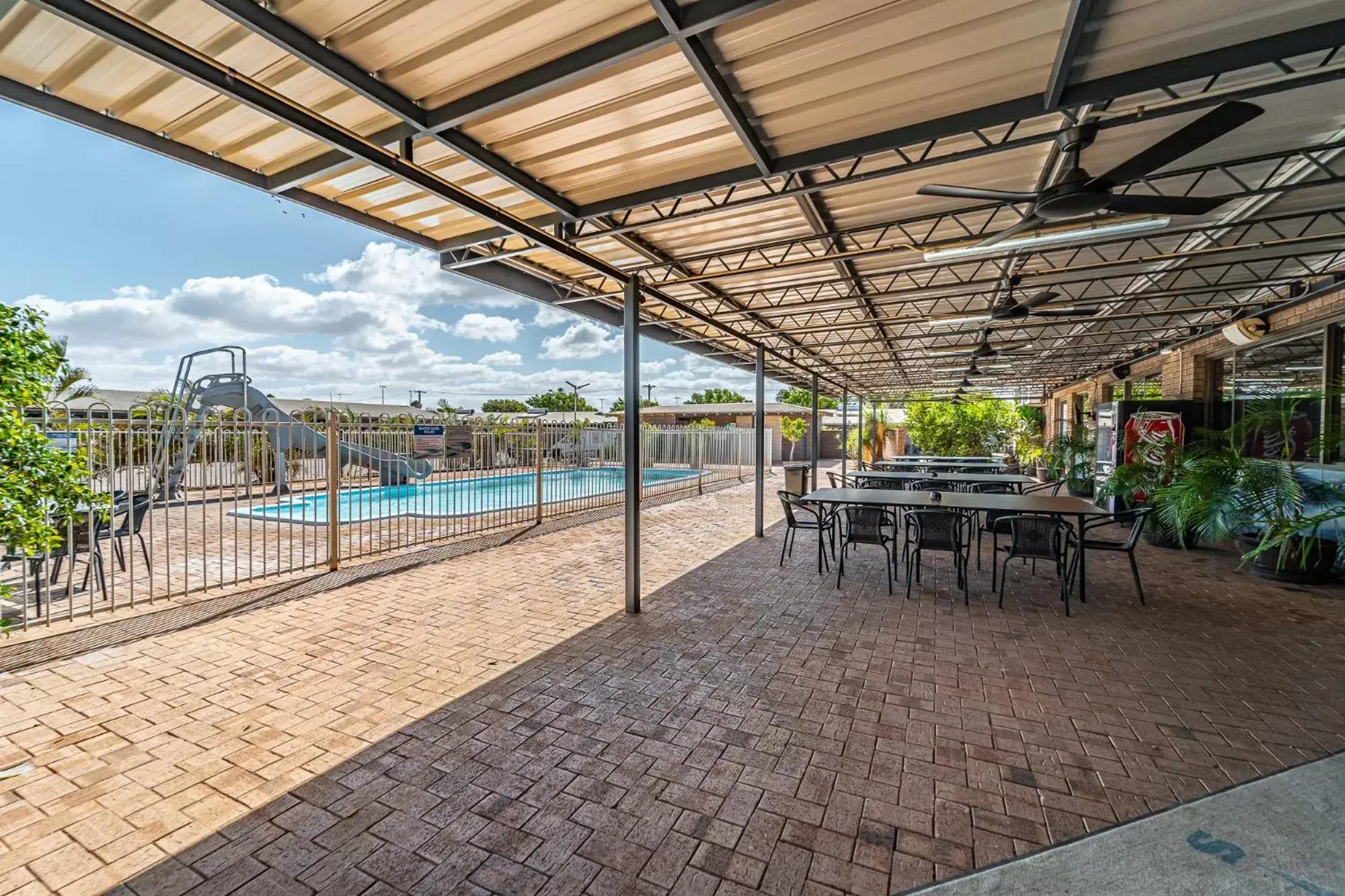 Patio, Swimming Pool in Carnarvon Motel