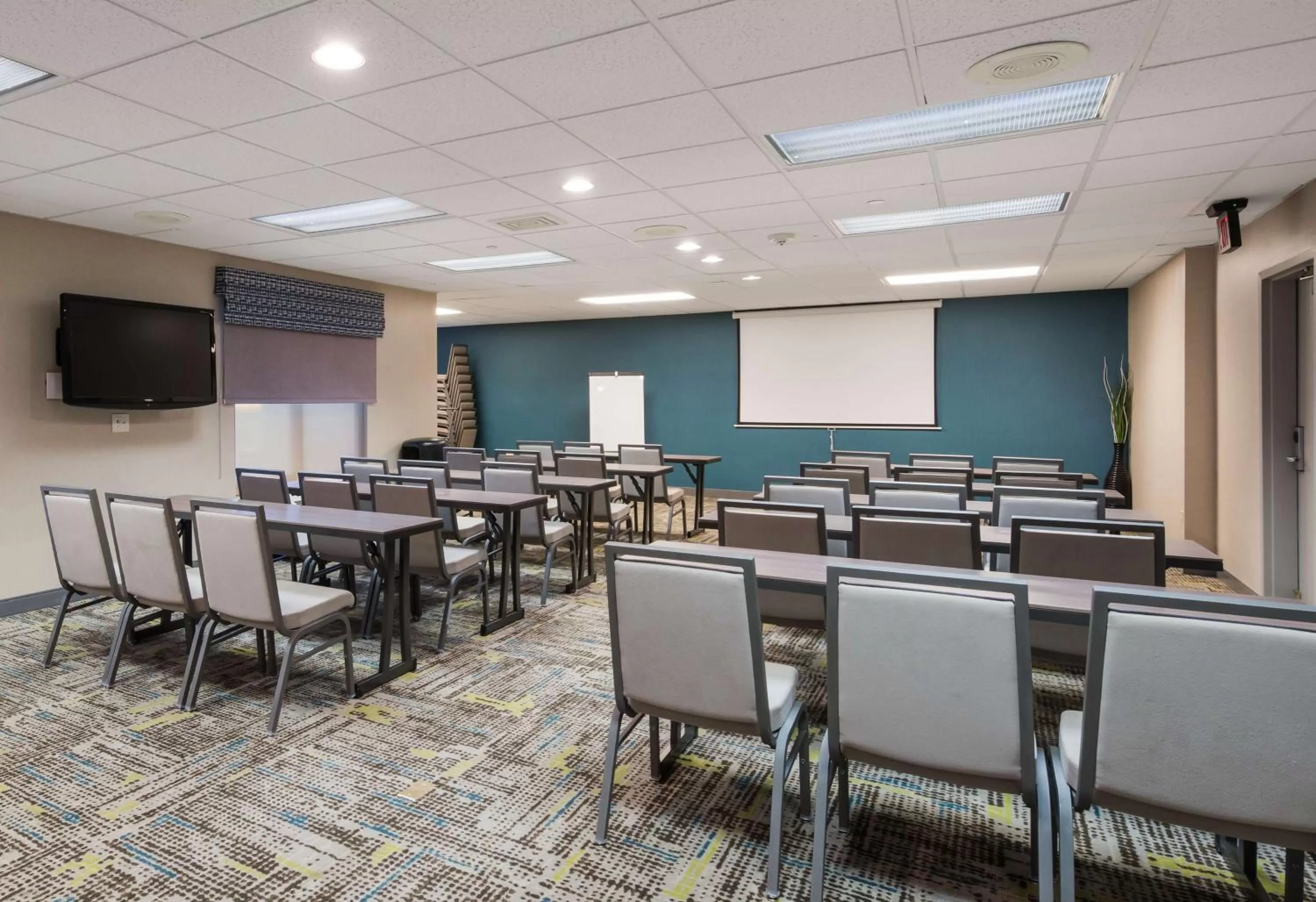 Meeting/conference room in Hampton Inn & Suites Chicago-Hoffman Estates