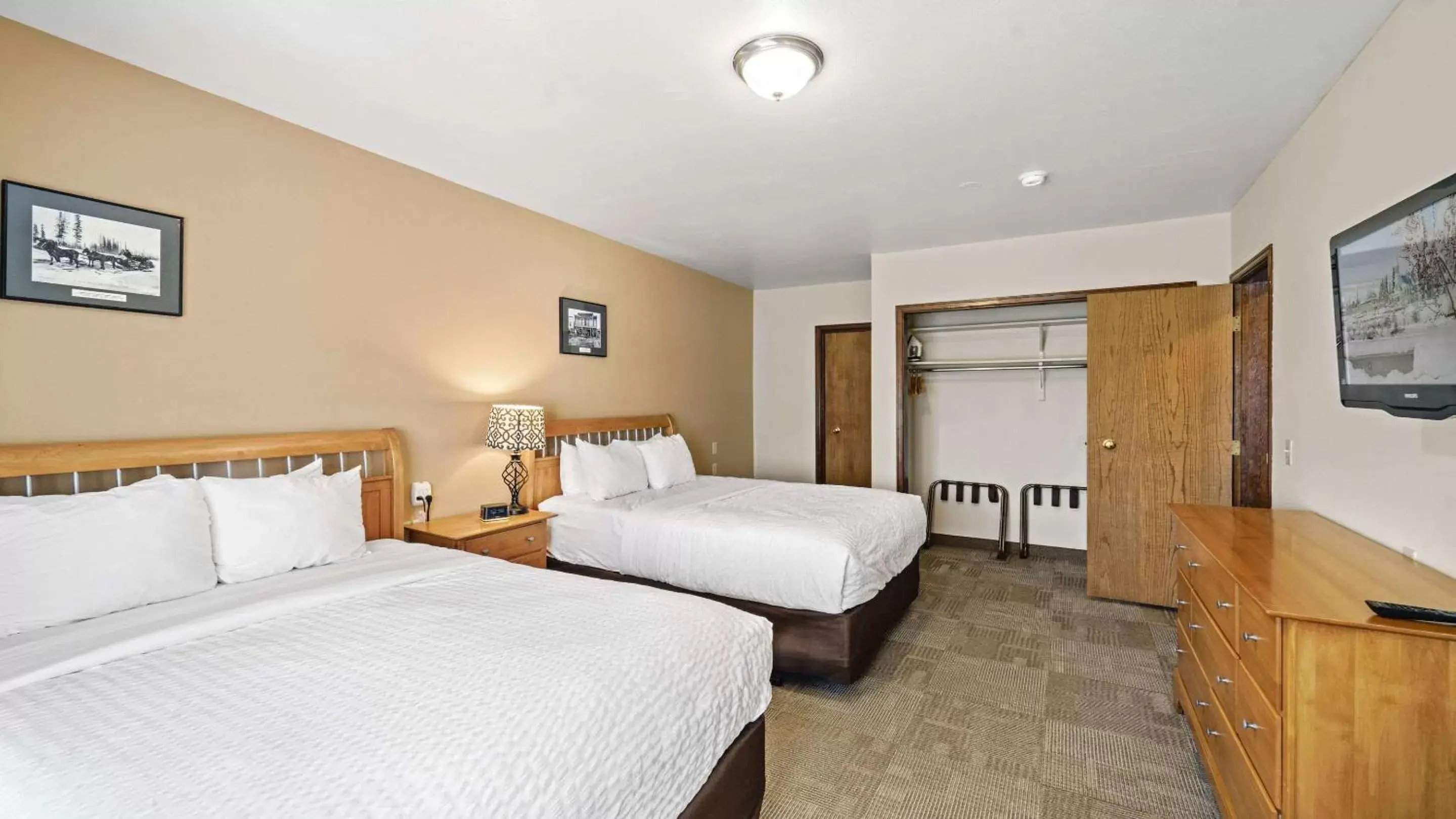Bedroom in Clarion Hotel & Suites Fairbanks near Ft. Wainwright
