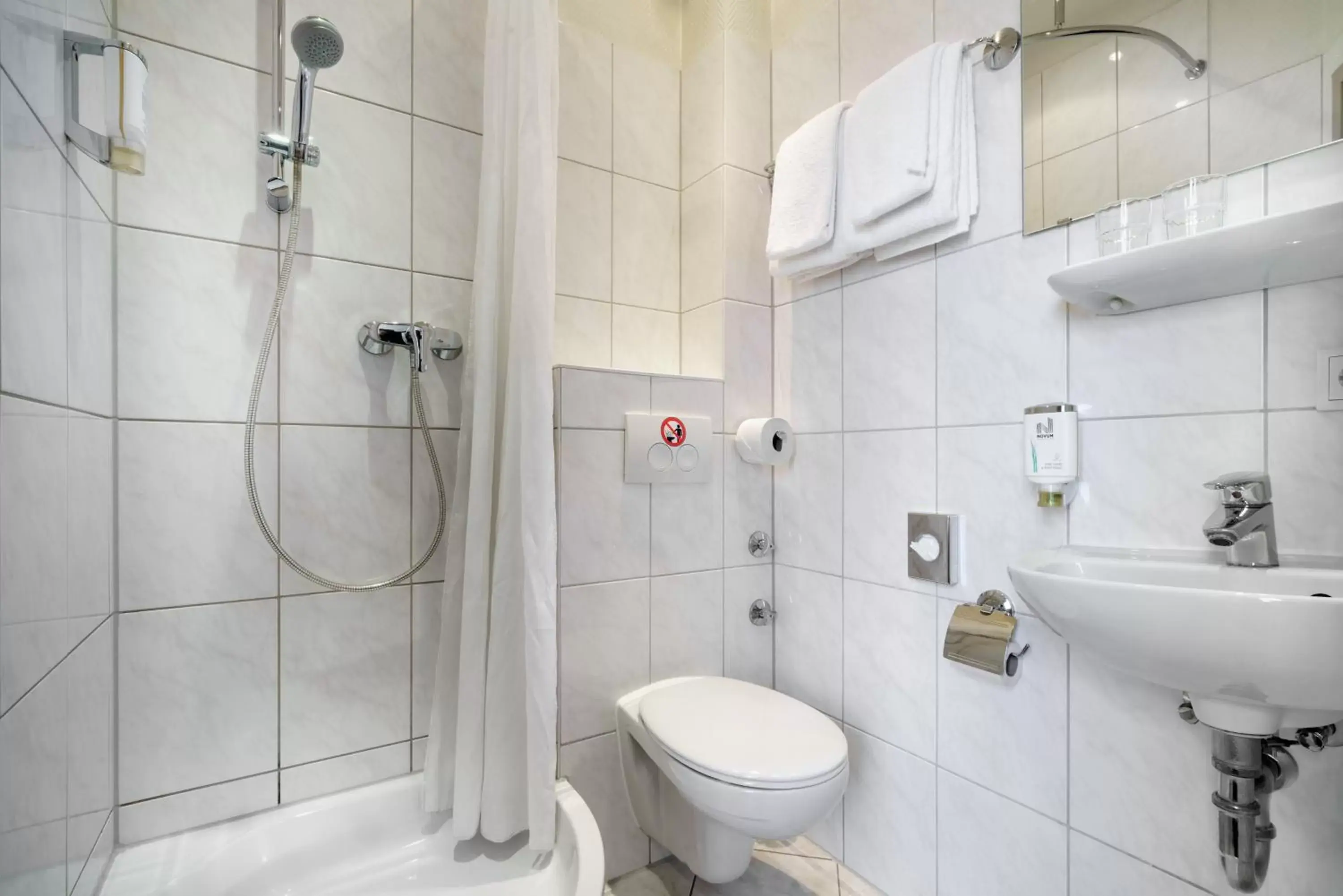 Toilet, Bathroom in Novum Hotel Continental Hamburg Hauptbahnhof