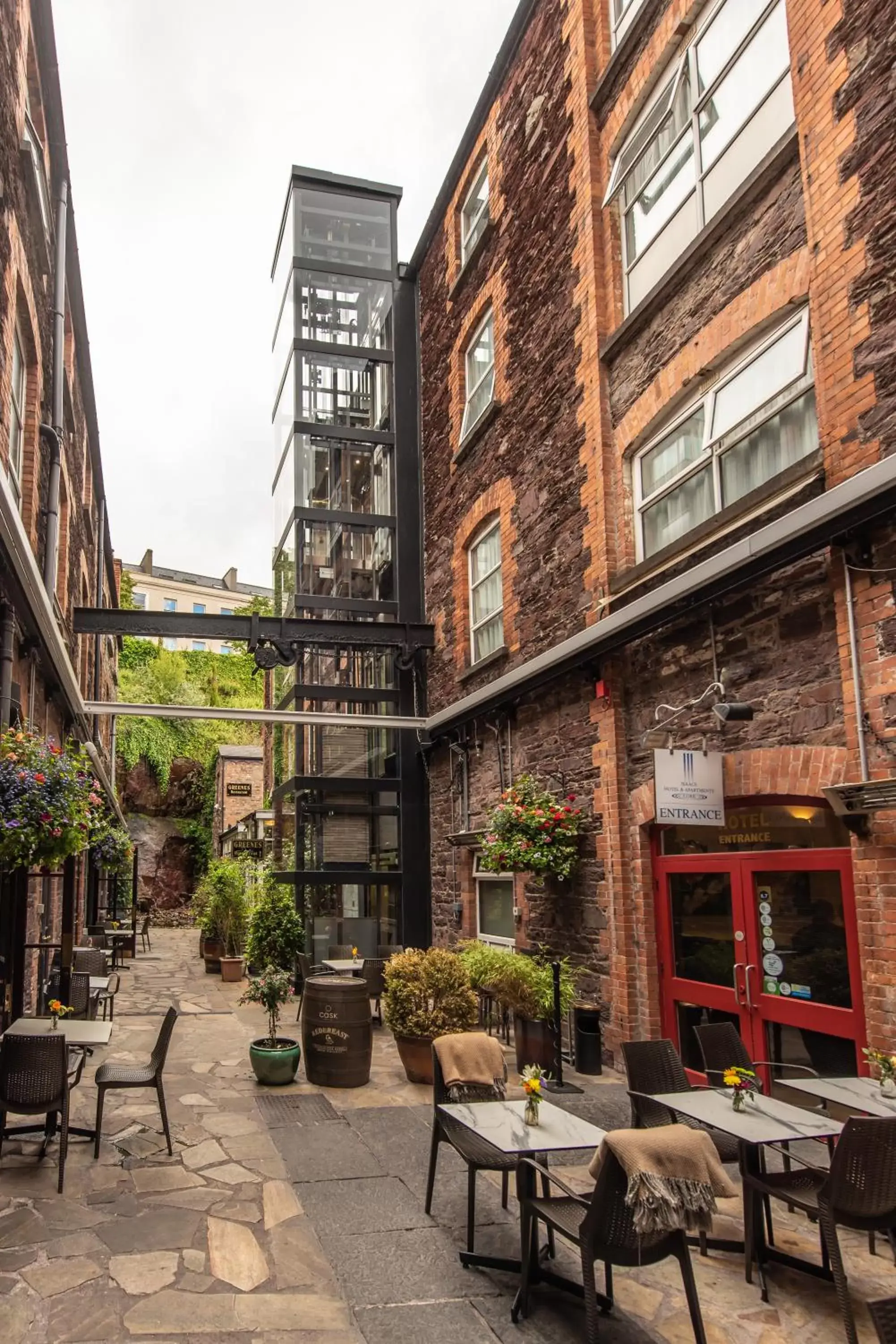 Patio in Hotel Isaacs Cork City