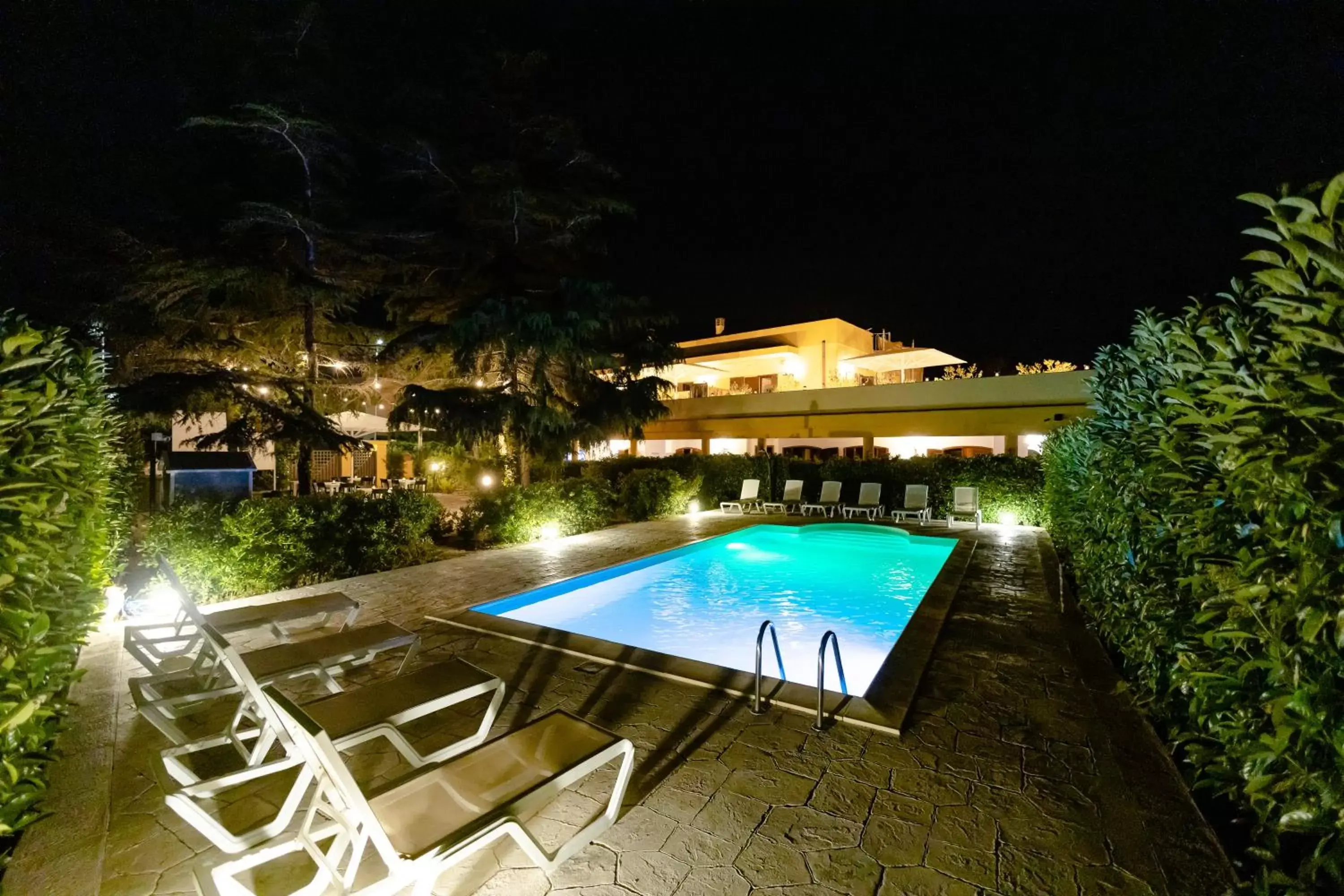 King Suite with Pool View in La Collina di Montegrappa - Suites with Heated Private Pool - Suites with Shared Pool King Suite with Pool View in La Collina di Montegrappa - Suites with Heated Private Pool - Suites with Shared Pool