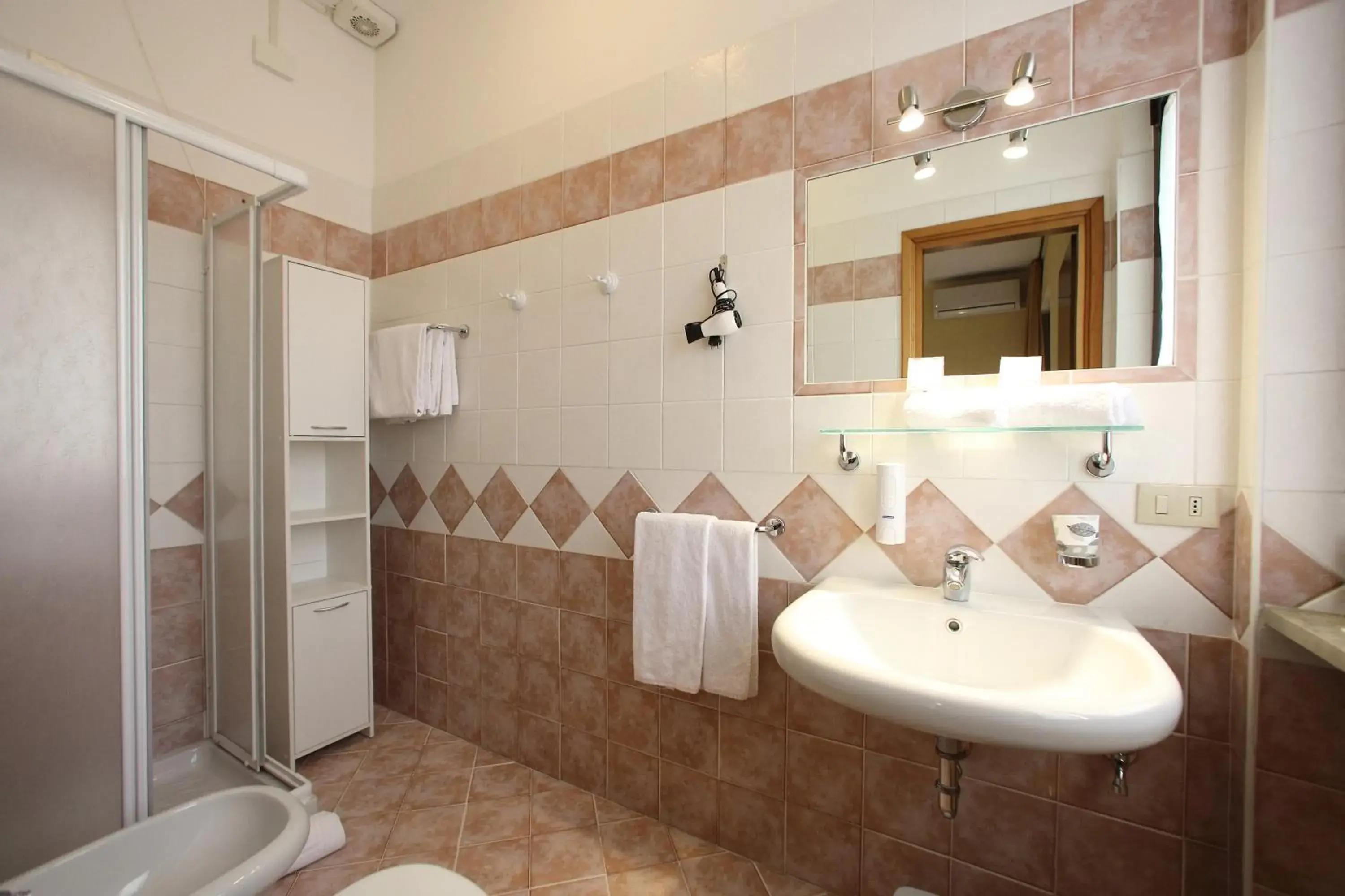 Bathroom in Hotel Primavera