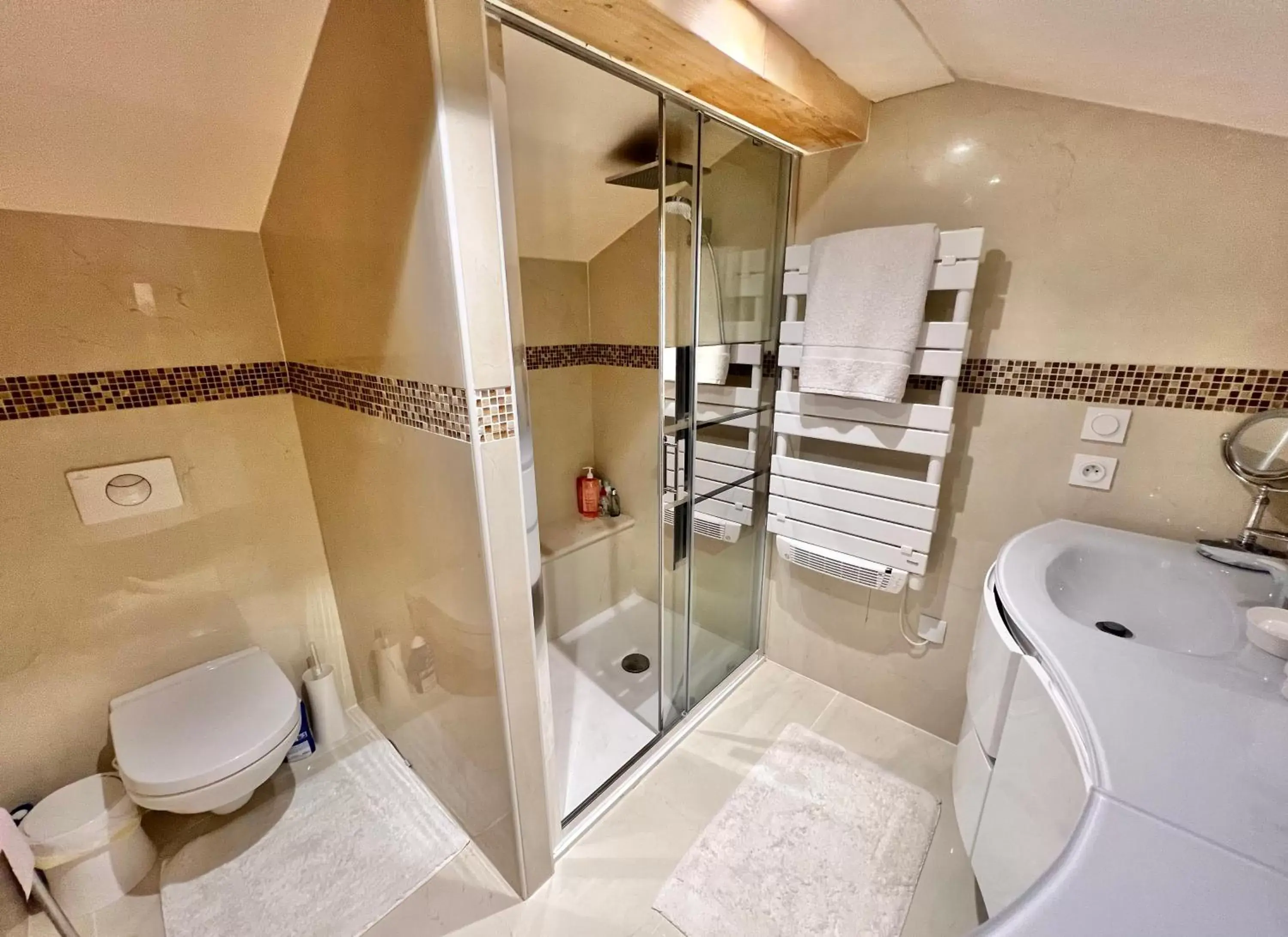 Bathroom in Villa La Source 83 - room close to St Tropez