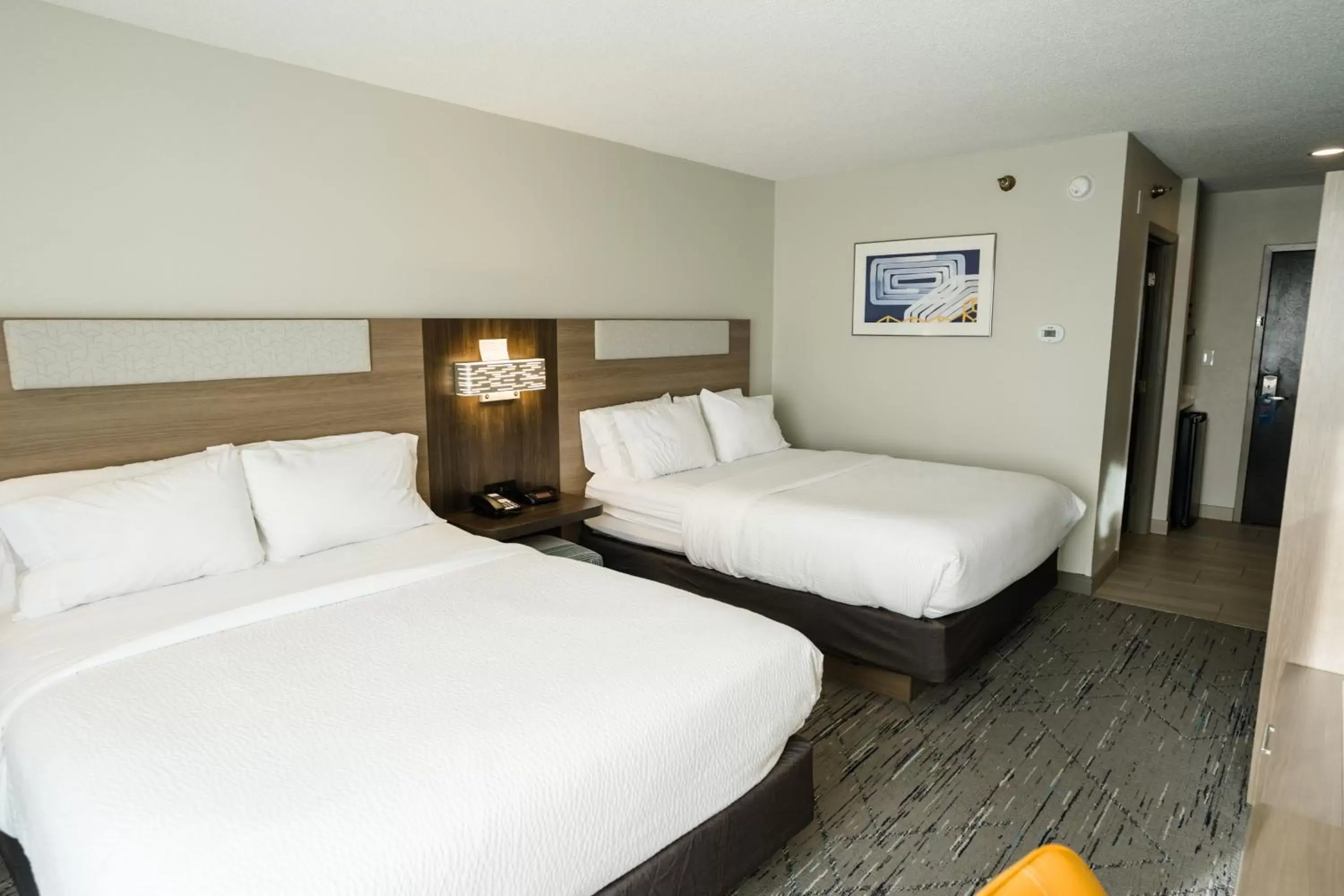 Photo of the whole room, Bed in Holiday Inn Express Hotel & Suites Knoxville-North-I-75 Exit 112, an IHG Hotel