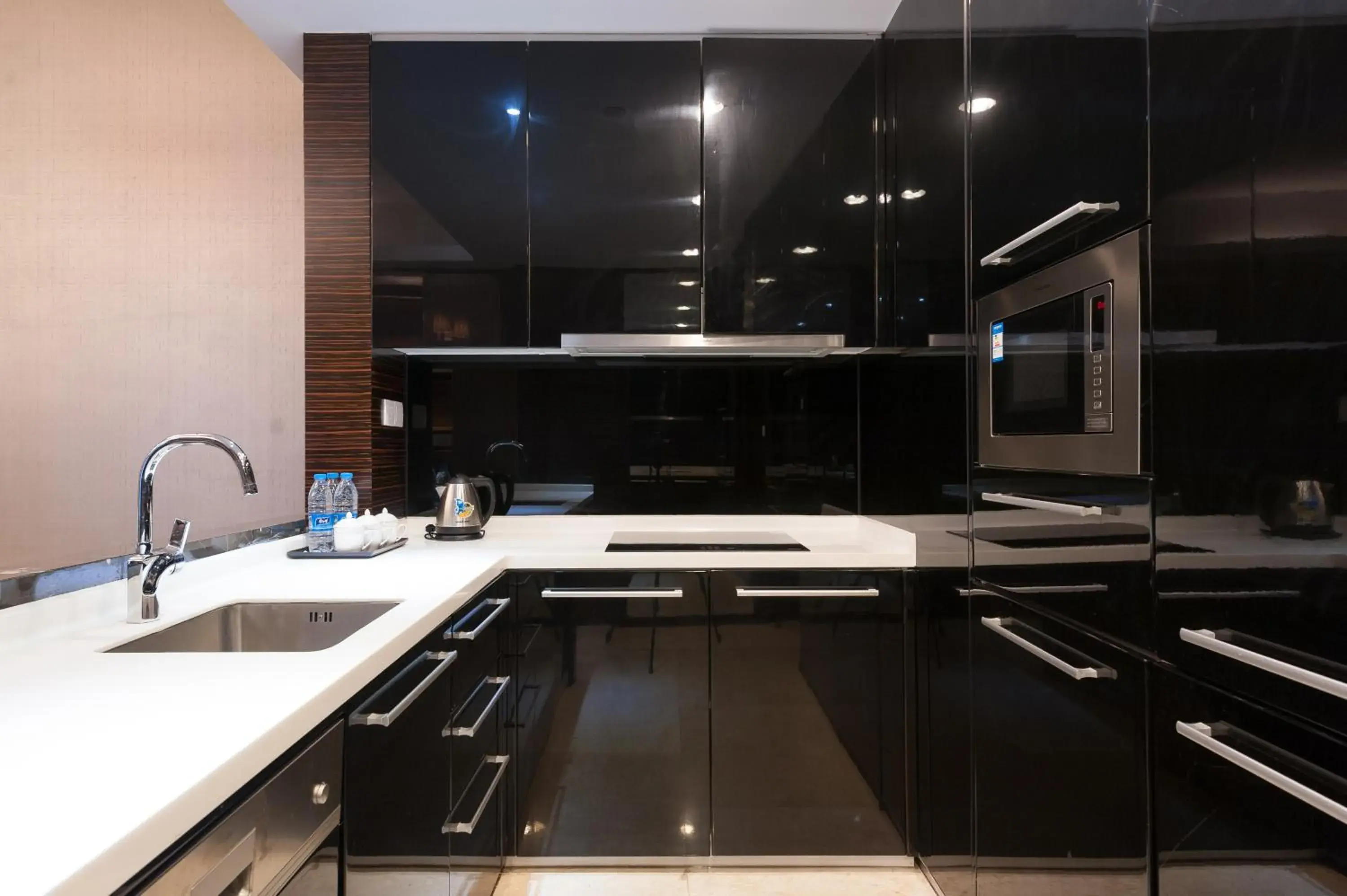 Kitchen or kitchenette, Kitchen/Kitchenette in Yicheng Pazhou Poly World Trade Centre Apartment