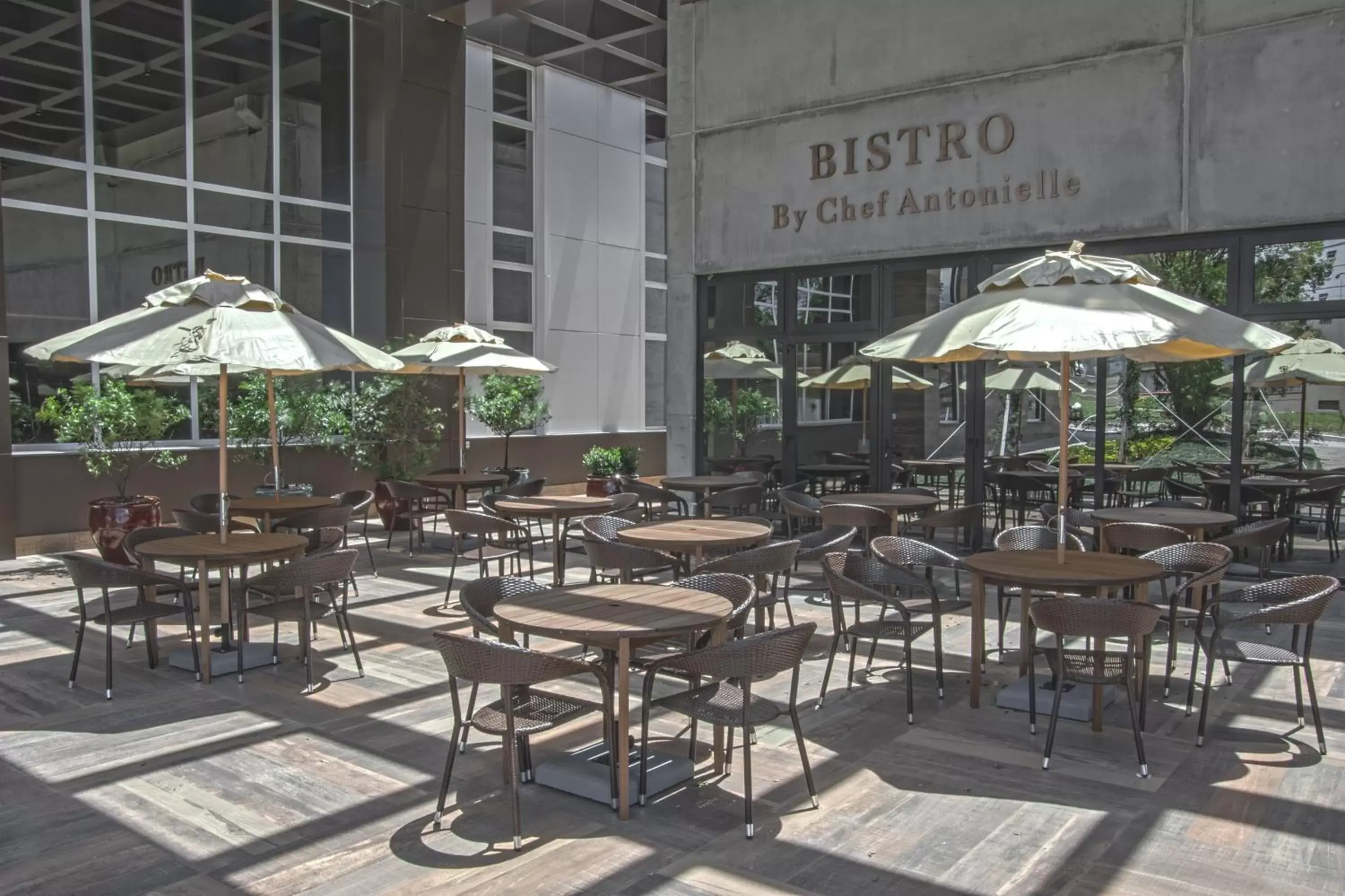 Property building in Holiday Inn Express - Farroupilha, um Hotel IHG Property building in Holiday Inn Express - Farroupilha, um Hotel IHG