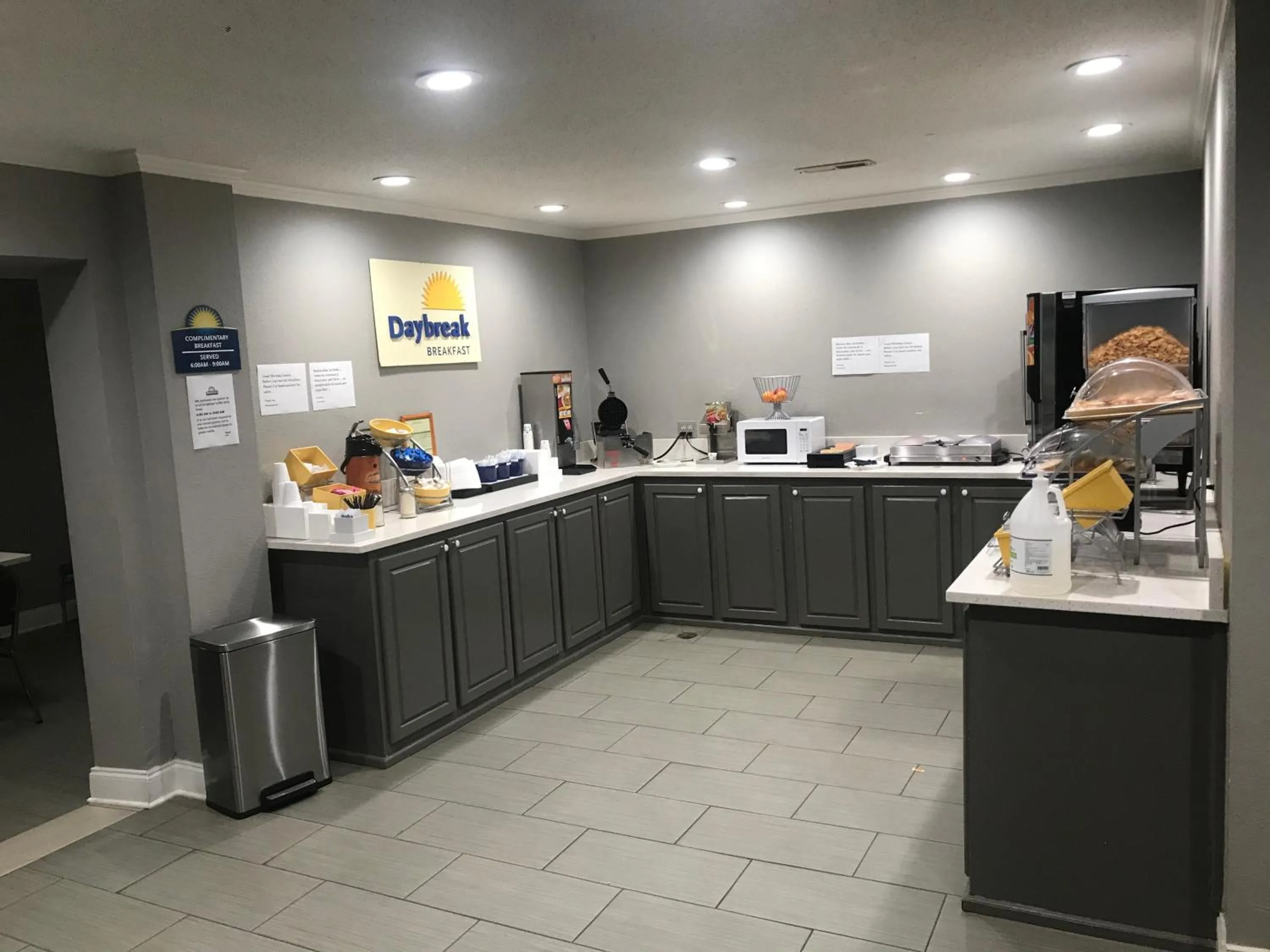 Breakfast, Restaurant/Places to Eat in Days Inn & Suites by Wyndham Collierville Germantown Area