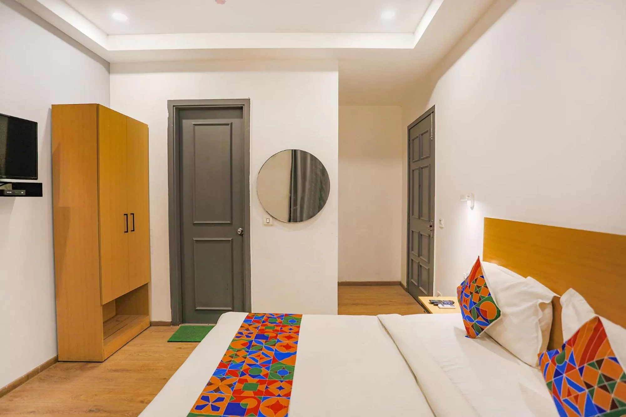 TV and multimedia, Bed in FabHotel Roseman