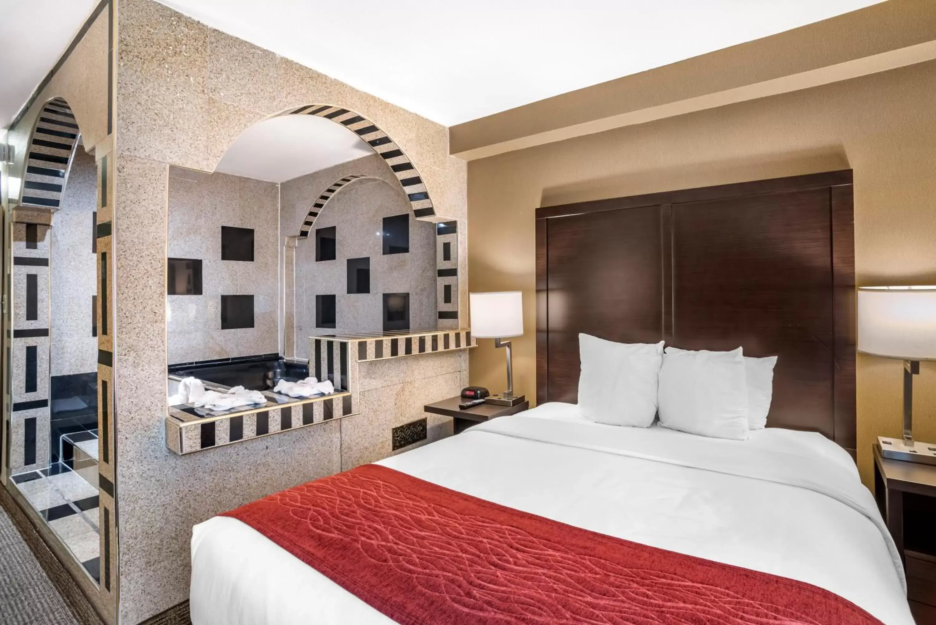 Bedroom, Bed in Comfort Inn Towson Bedroom, Bed in Comfort Inn Towson