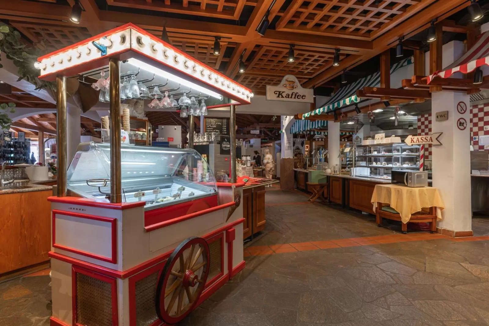 Restaurant/places to eat in Hotel Restaurant Südrast Dreiländereck