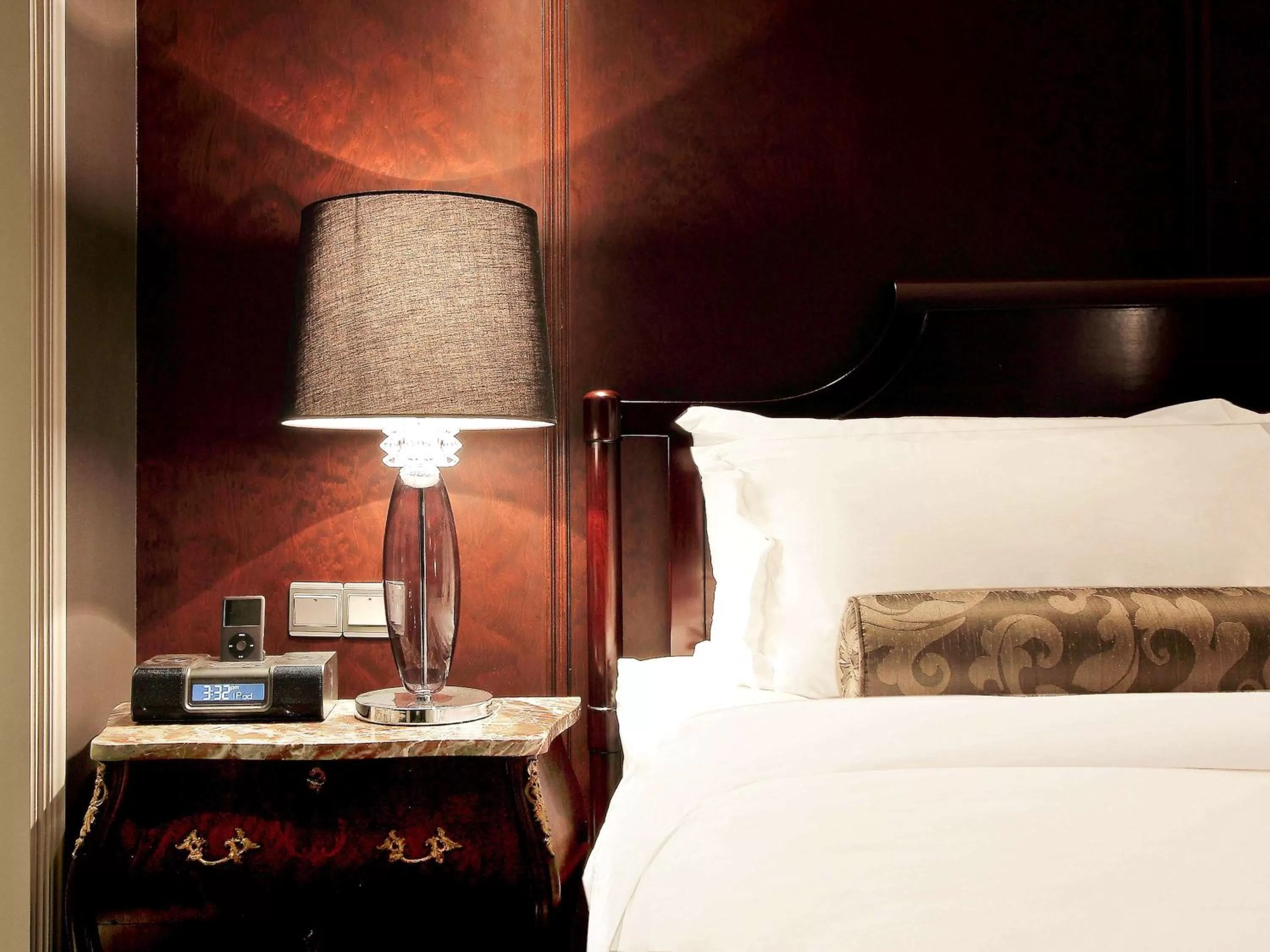 Photo of the whole room, Bed in Hotel Muse Bangkok Langsuan - MGallery