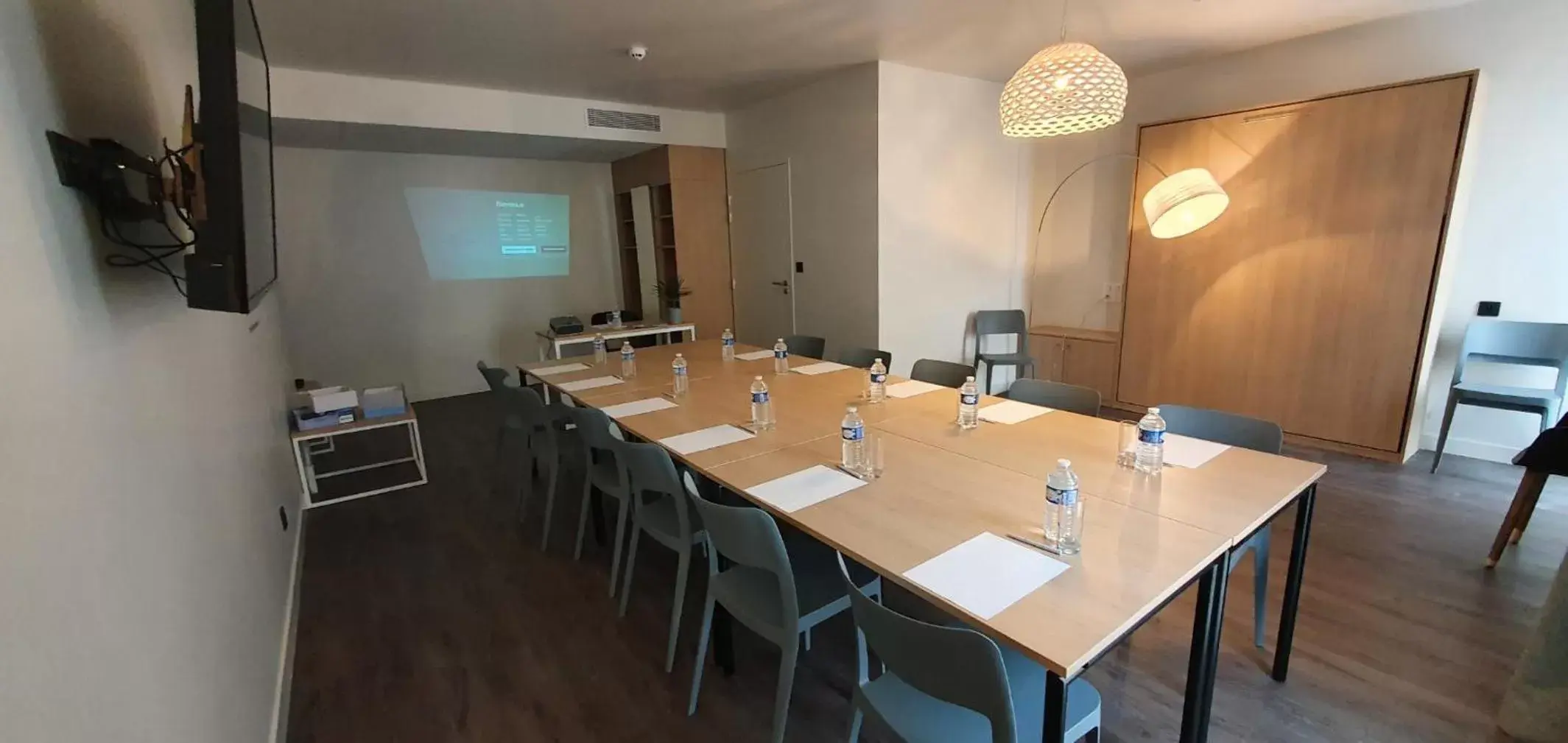 Meeting/conference room in Best Western Armor Park Dinan