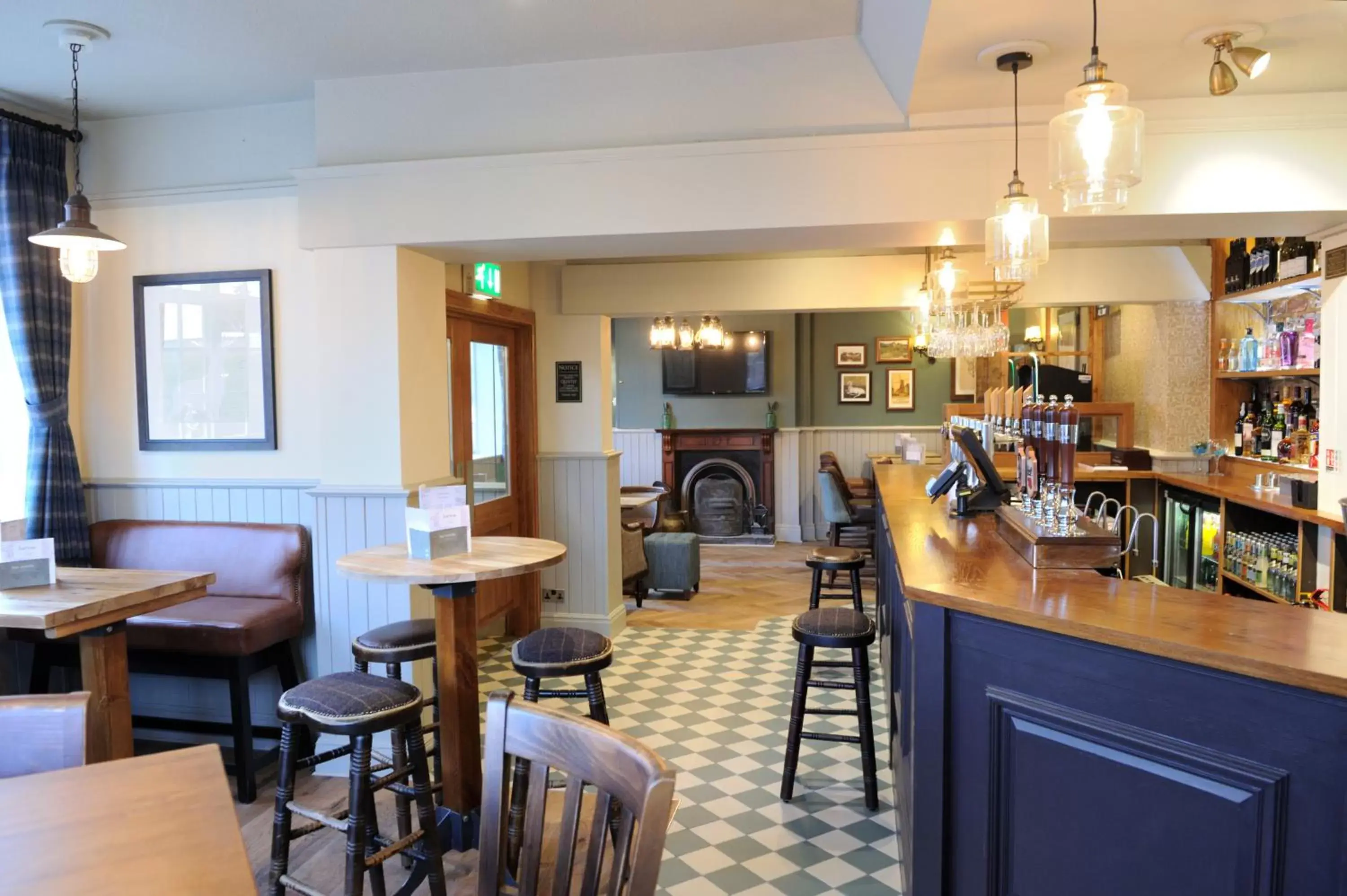 Lounge or bar, Restaurant/Places to Eat in White Hart by Chef & Brewer Collection