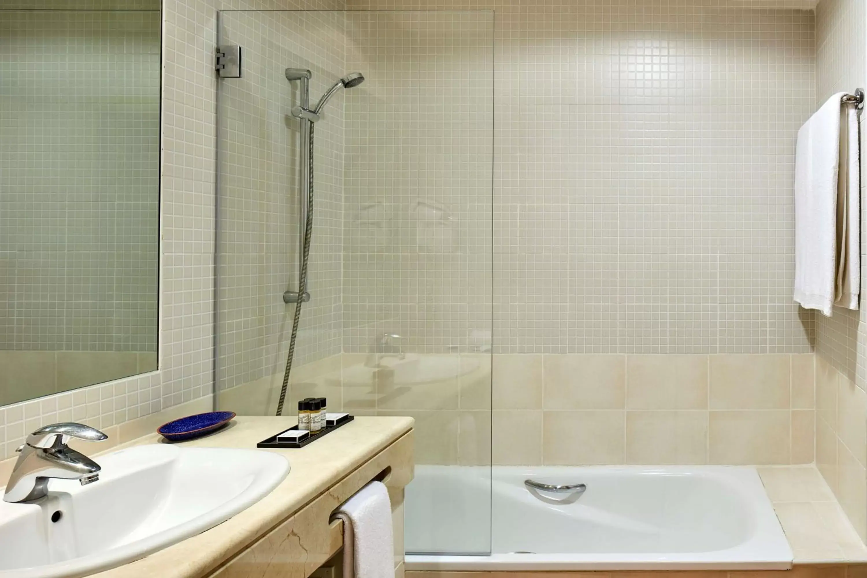 Studio Marina Sun with Extra Bed (2 Adults + 1 Child) in NH Marina Portimao Resort Studio Marina Sun with Extra Bed (2 Adults + 1 Child) in NH Marina Portimao Resort