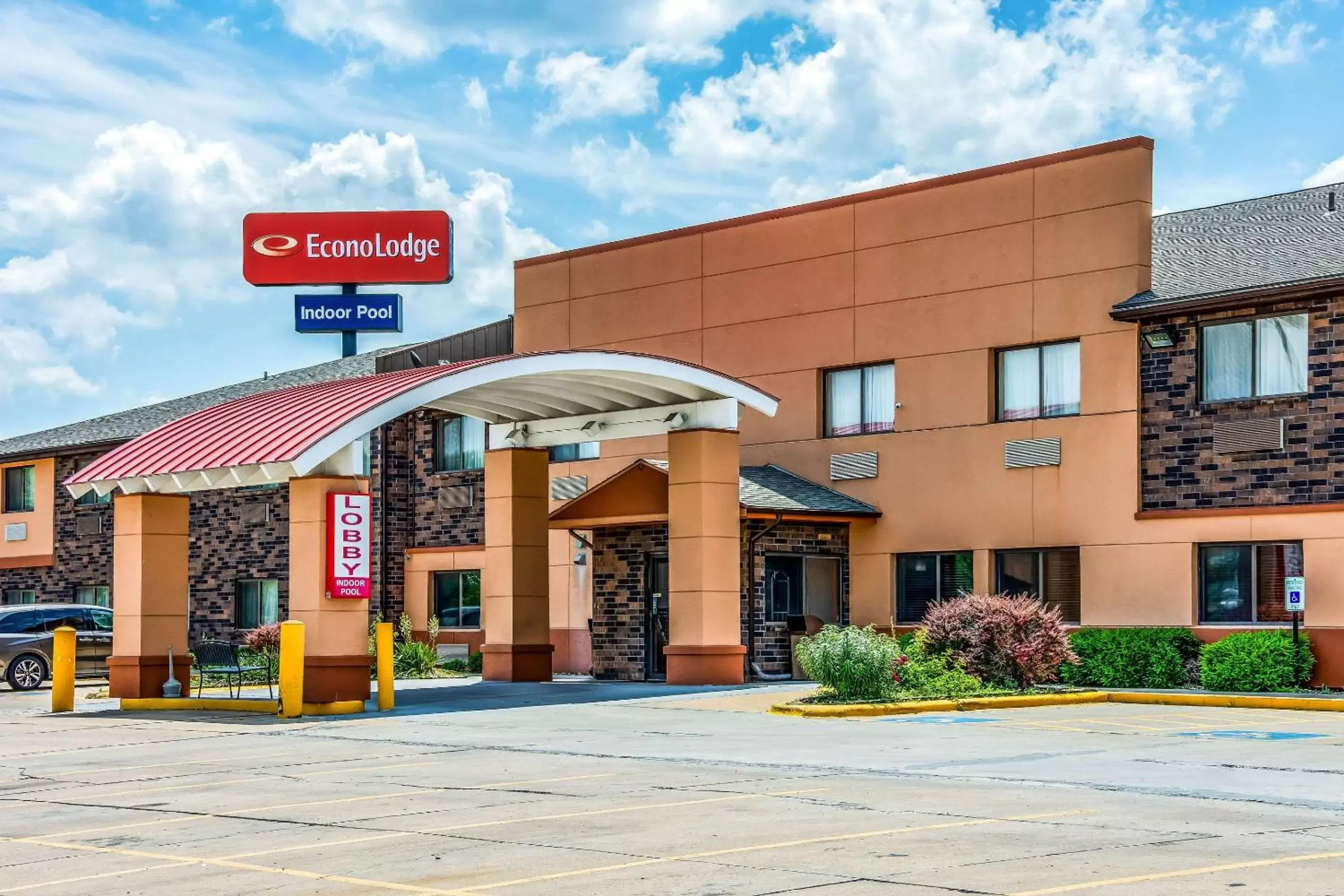 Property Building in Econo Lodge Wanamaker