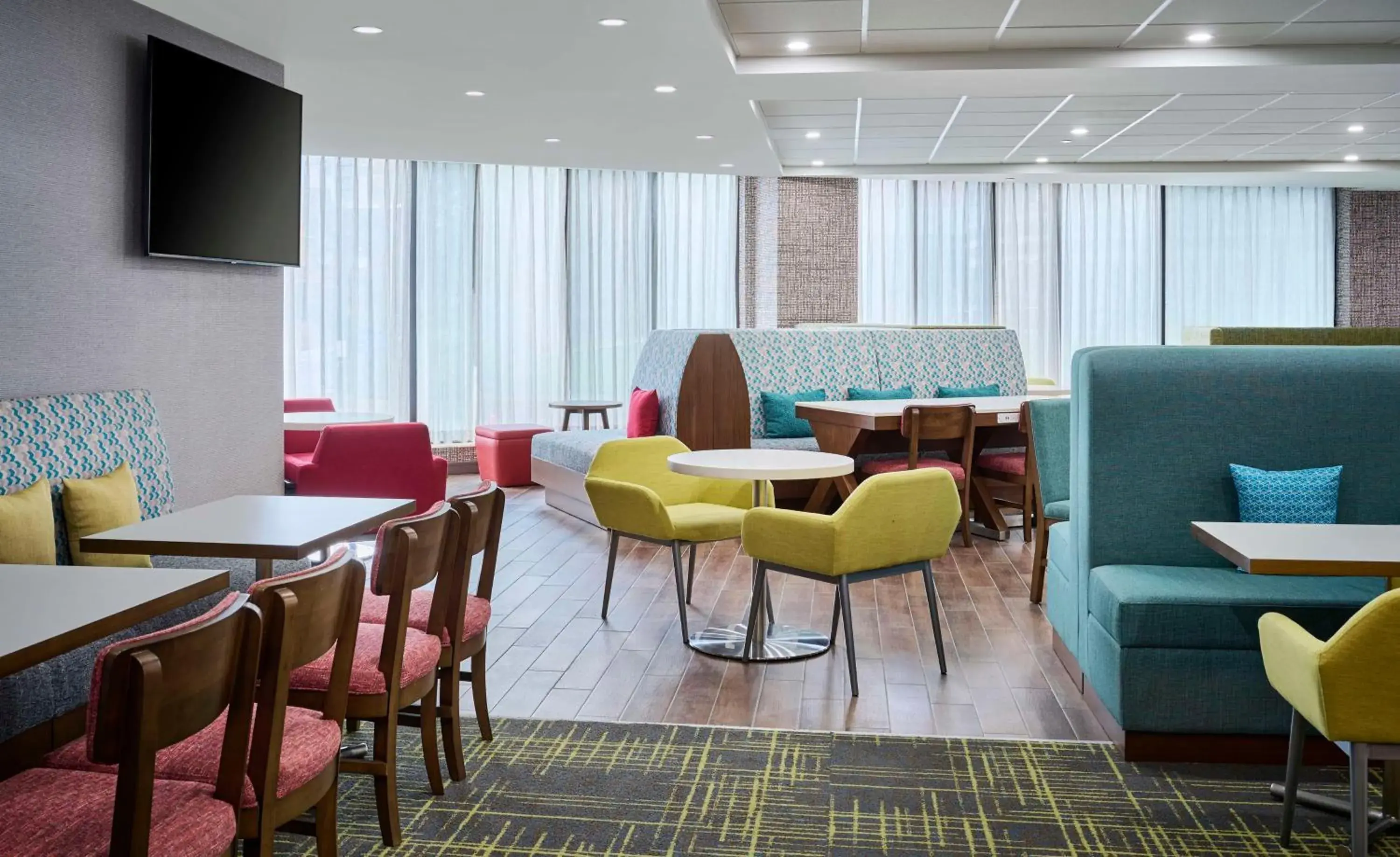 Breakfast, Lounge/Bar in Hampton Inn By Hilton Hamilton