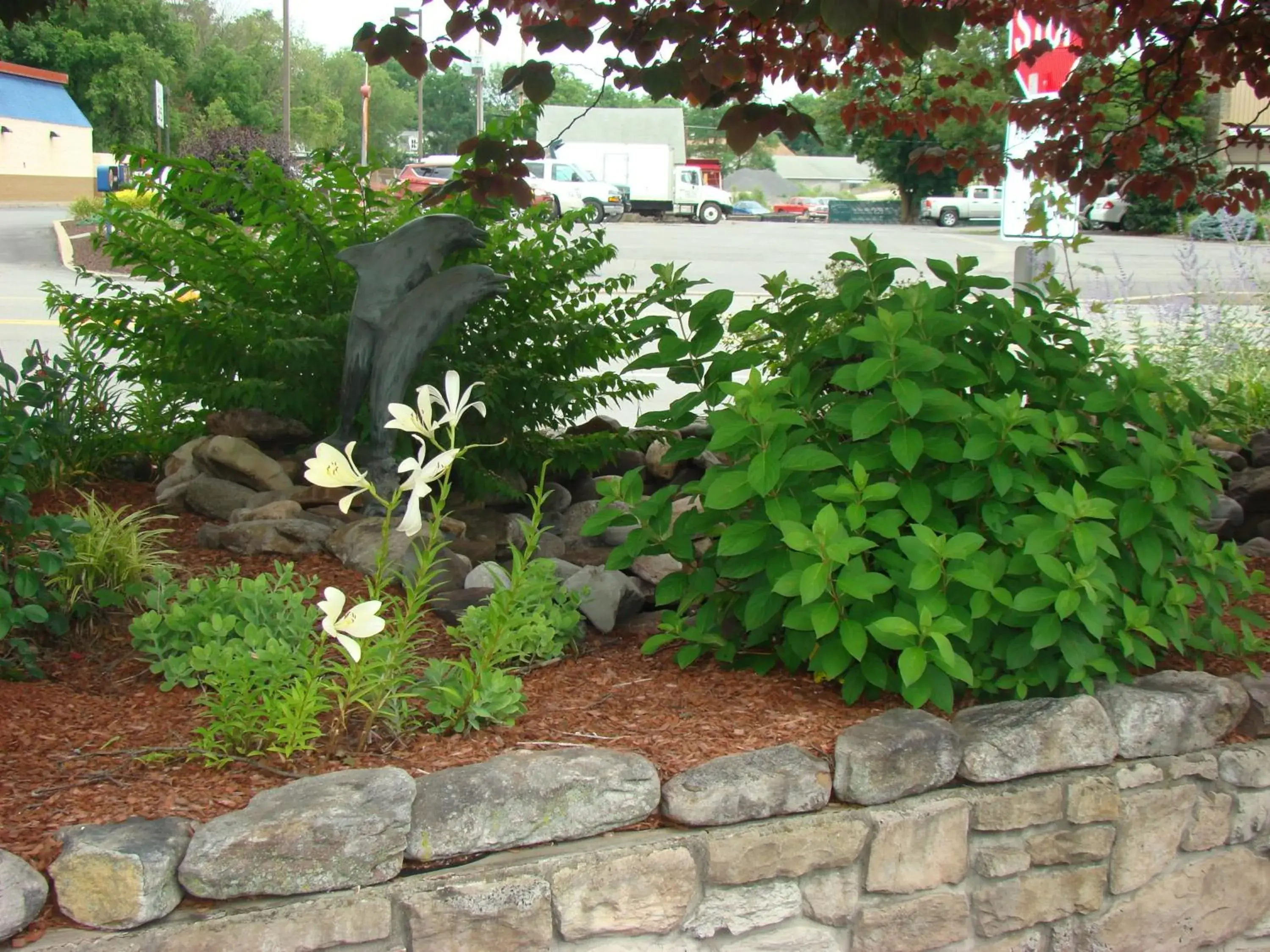 Decorative detail, Garden in Aderi Hotel Near Bucknell University