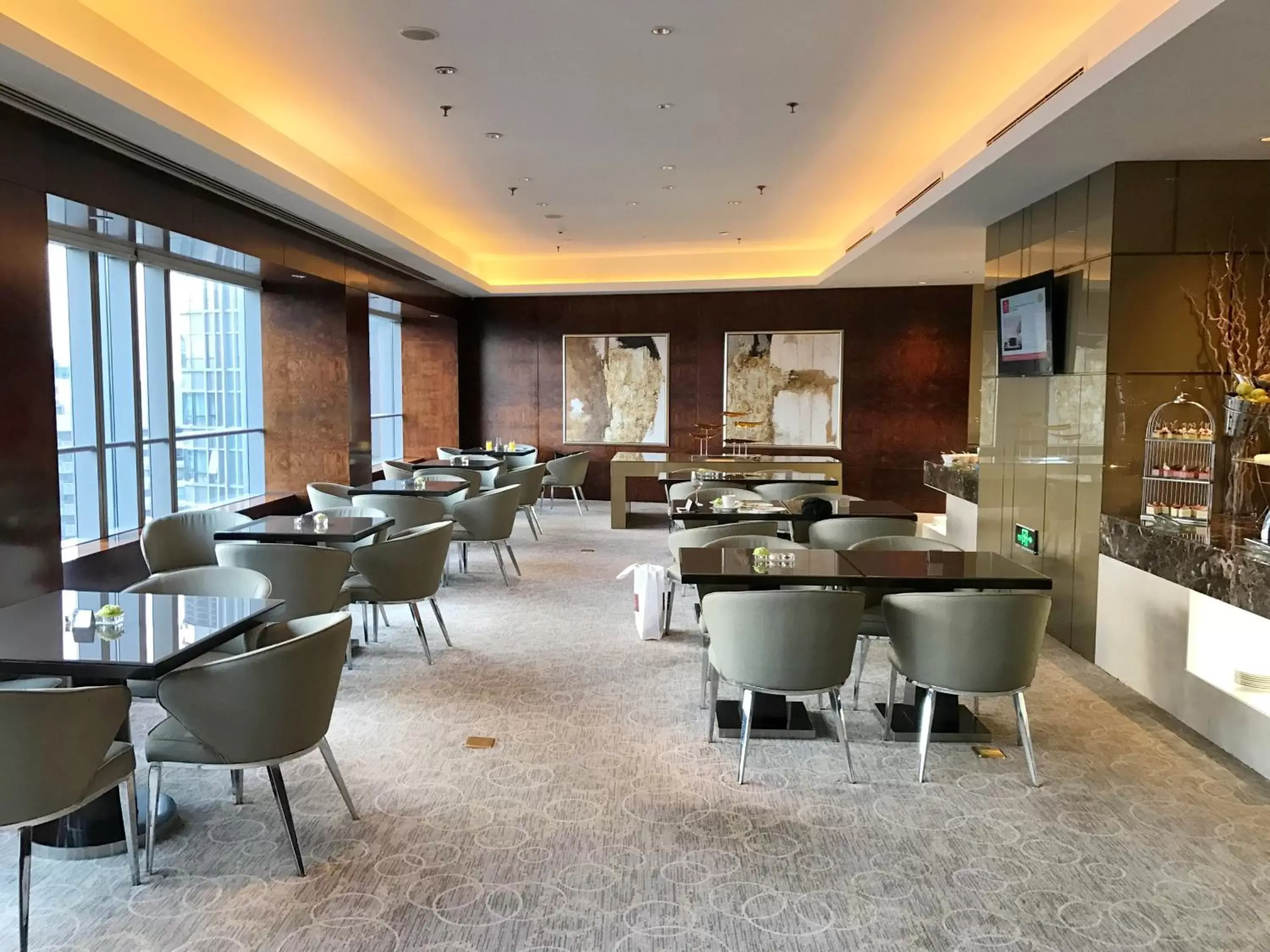 Lounge or bar in Grand Millennium Beijing