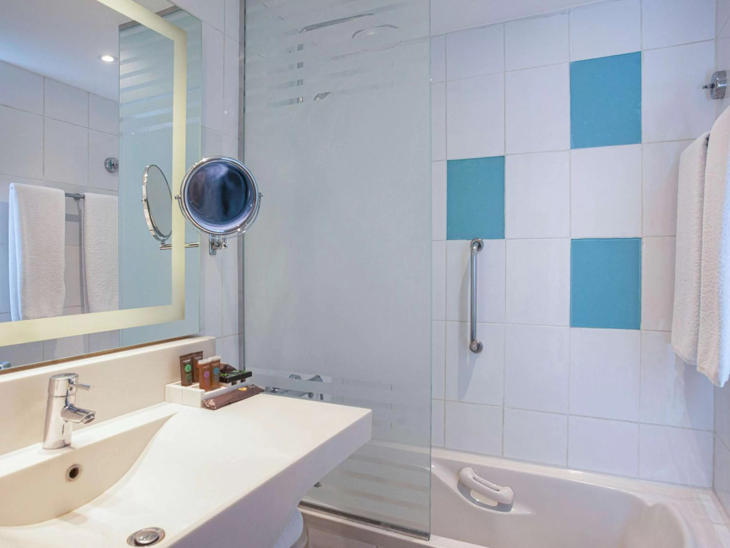 Junior Suite with 1 double bed and sofa River View in Hotel Novotel Cairo El Borg