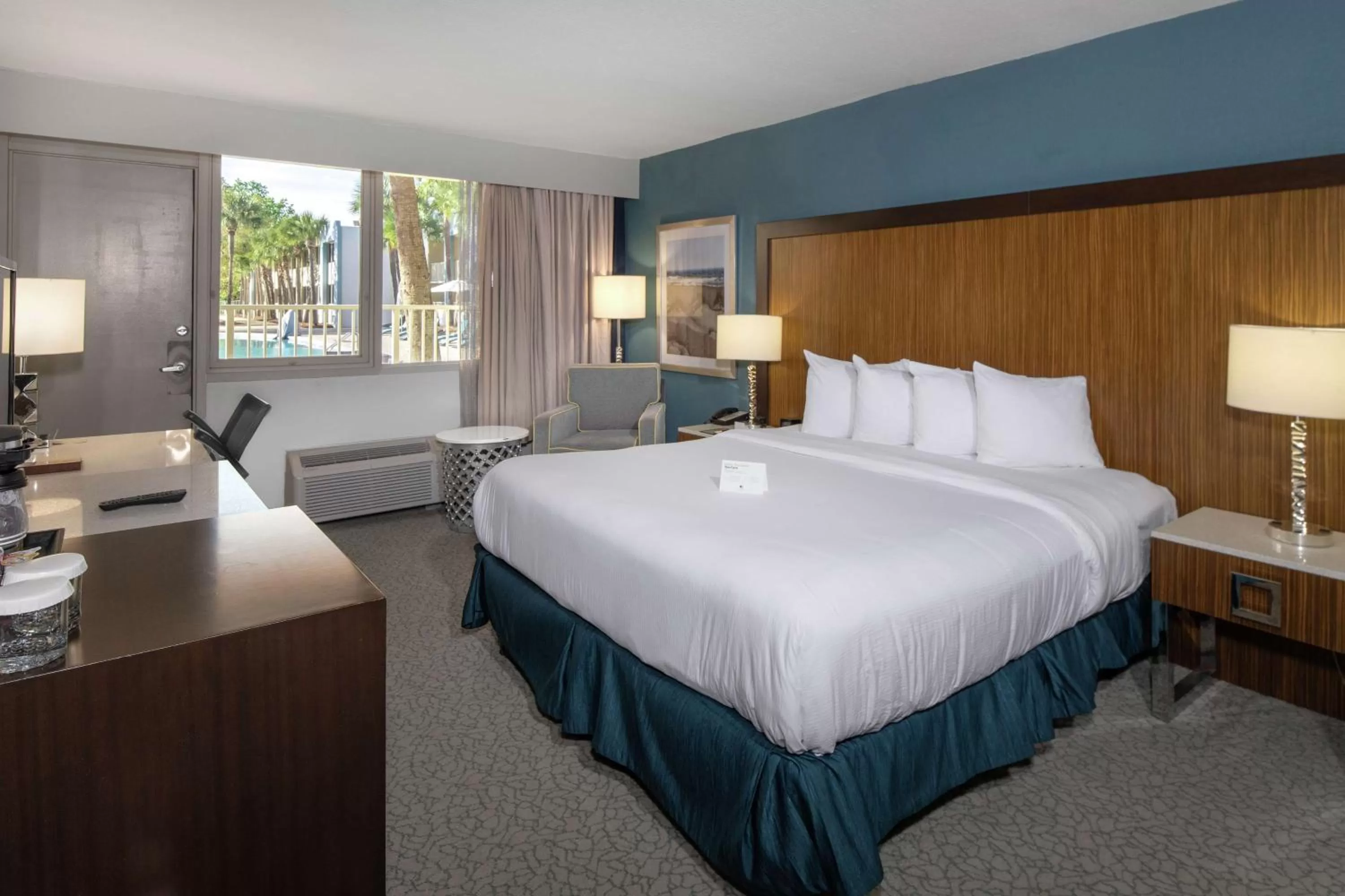 Bed in DoubleTree by Hilton Hotel Jacksonville Airport