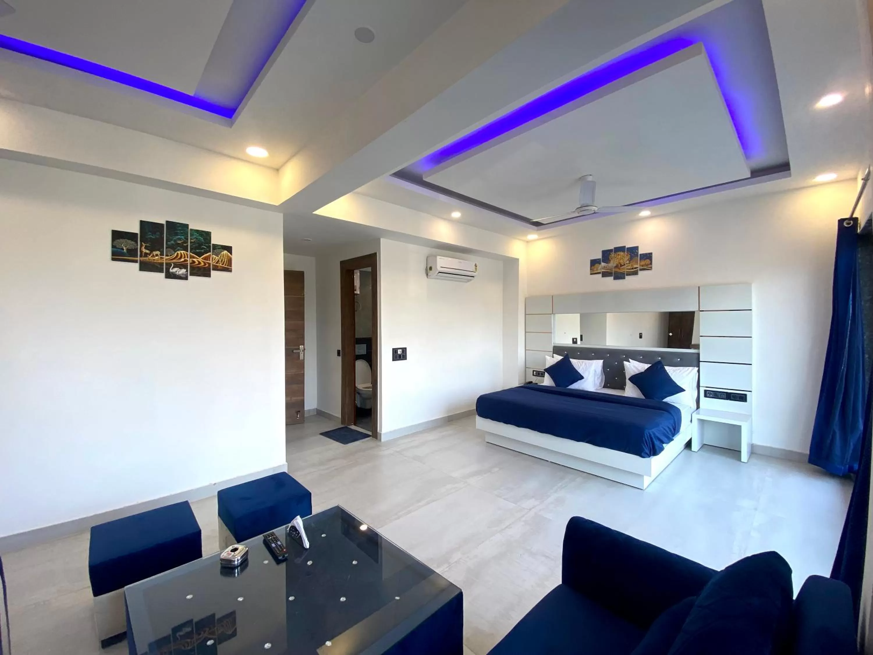 Living room in The Metro Stay By F9 Hotels-Near Sector 18 Metro Station Noida