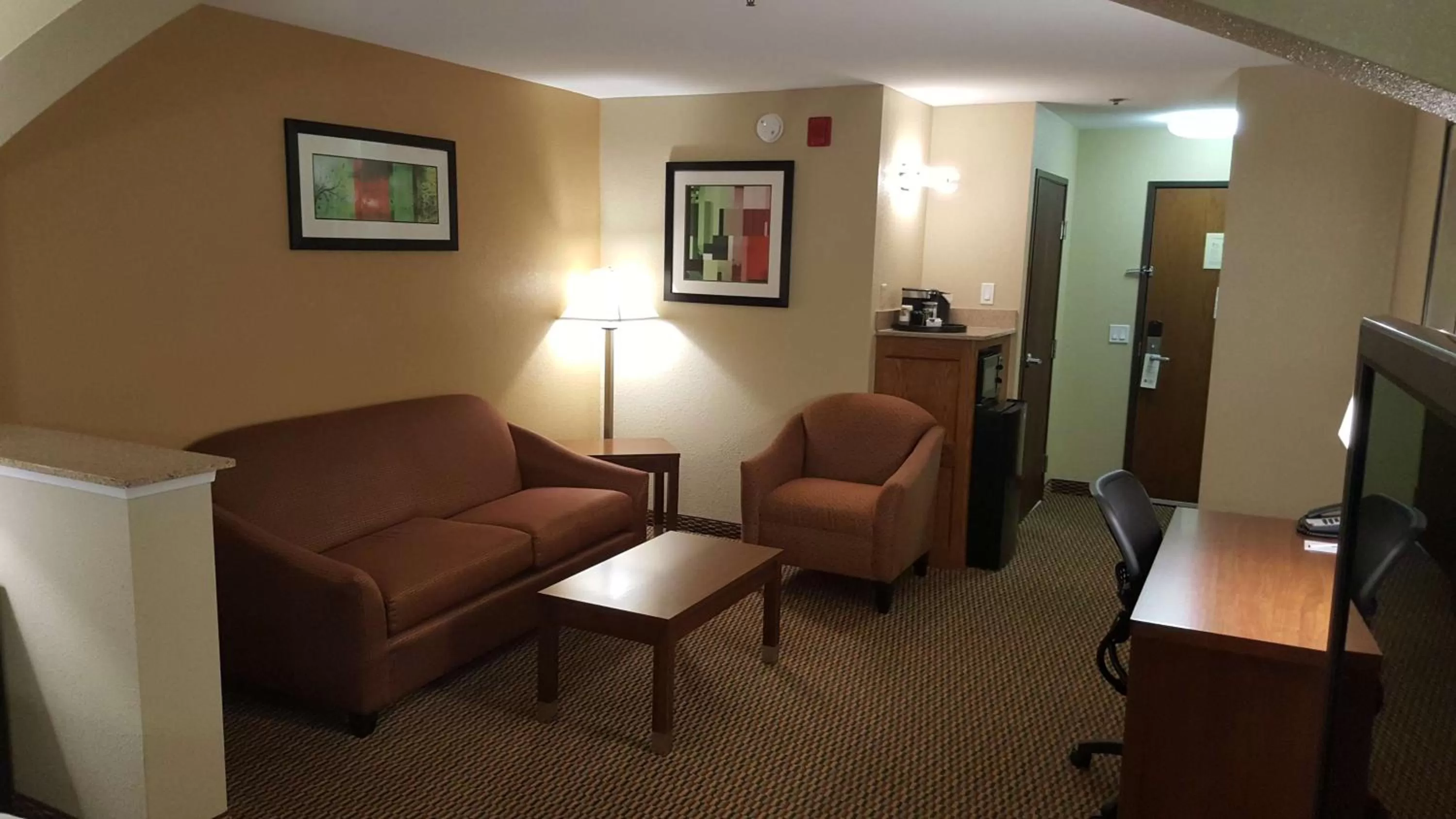 Photo of the whole room in Best Western Airport Inn & Suites Oakland